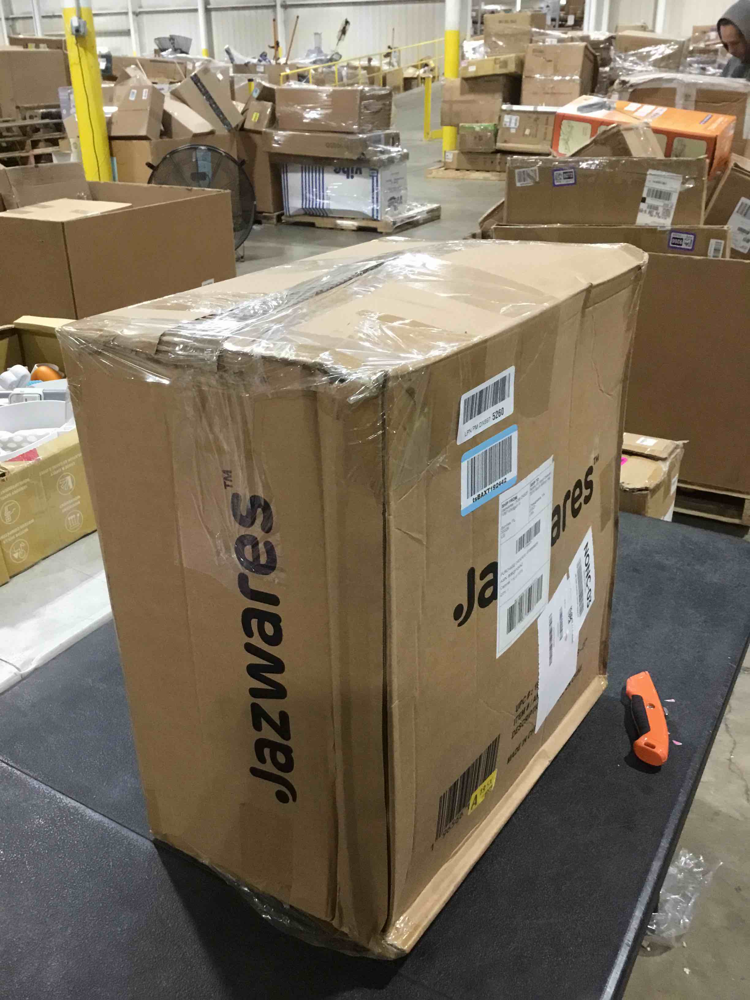 https://s3.amazonaws.com/lotting-images-prod/bidfta/PNK2588121_1748002998439.jpeg