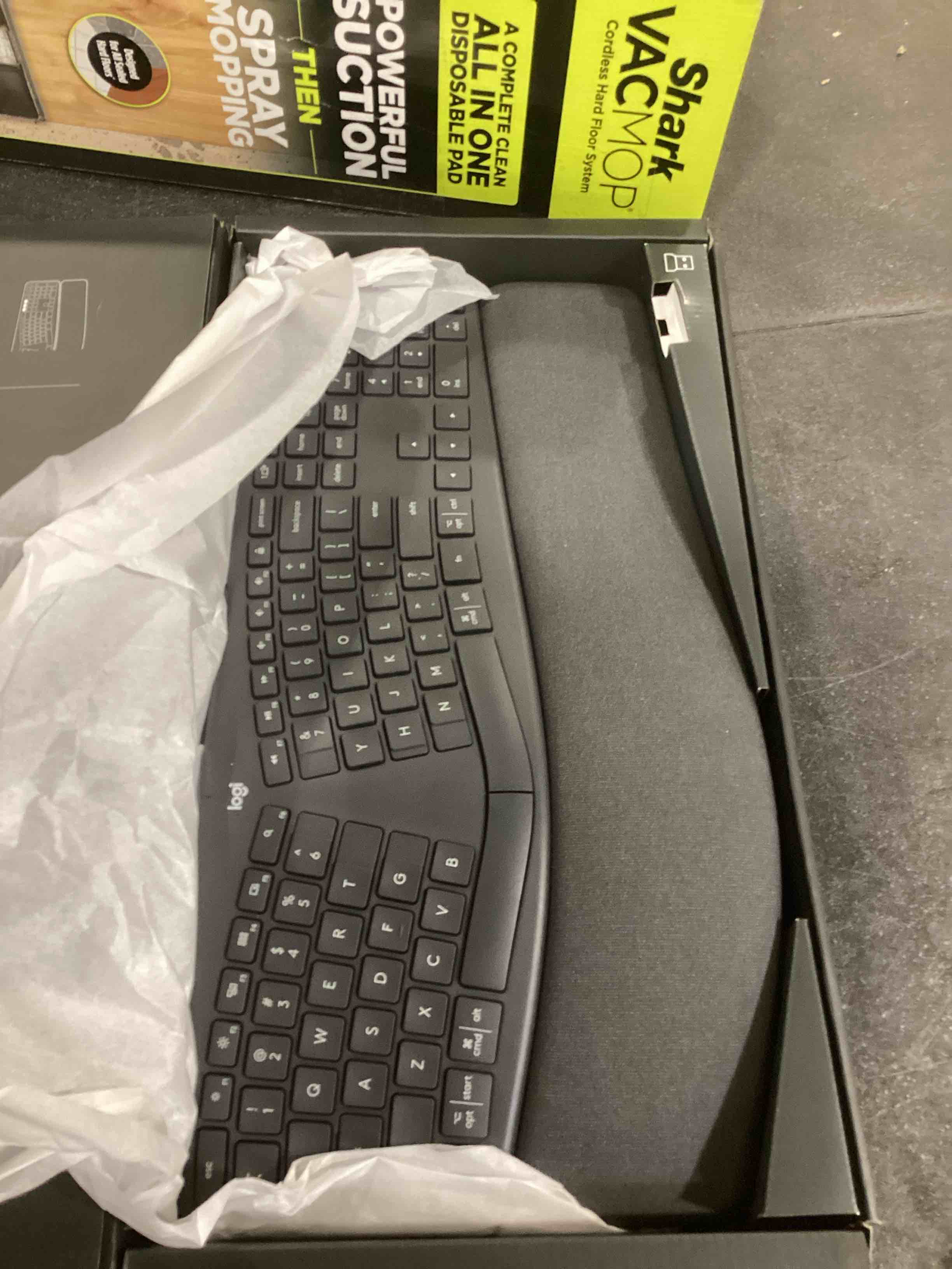 https://s3.amazonaws.com/lotting-images-prod/bidfta/PNK2588192_1748031629902.jpeg