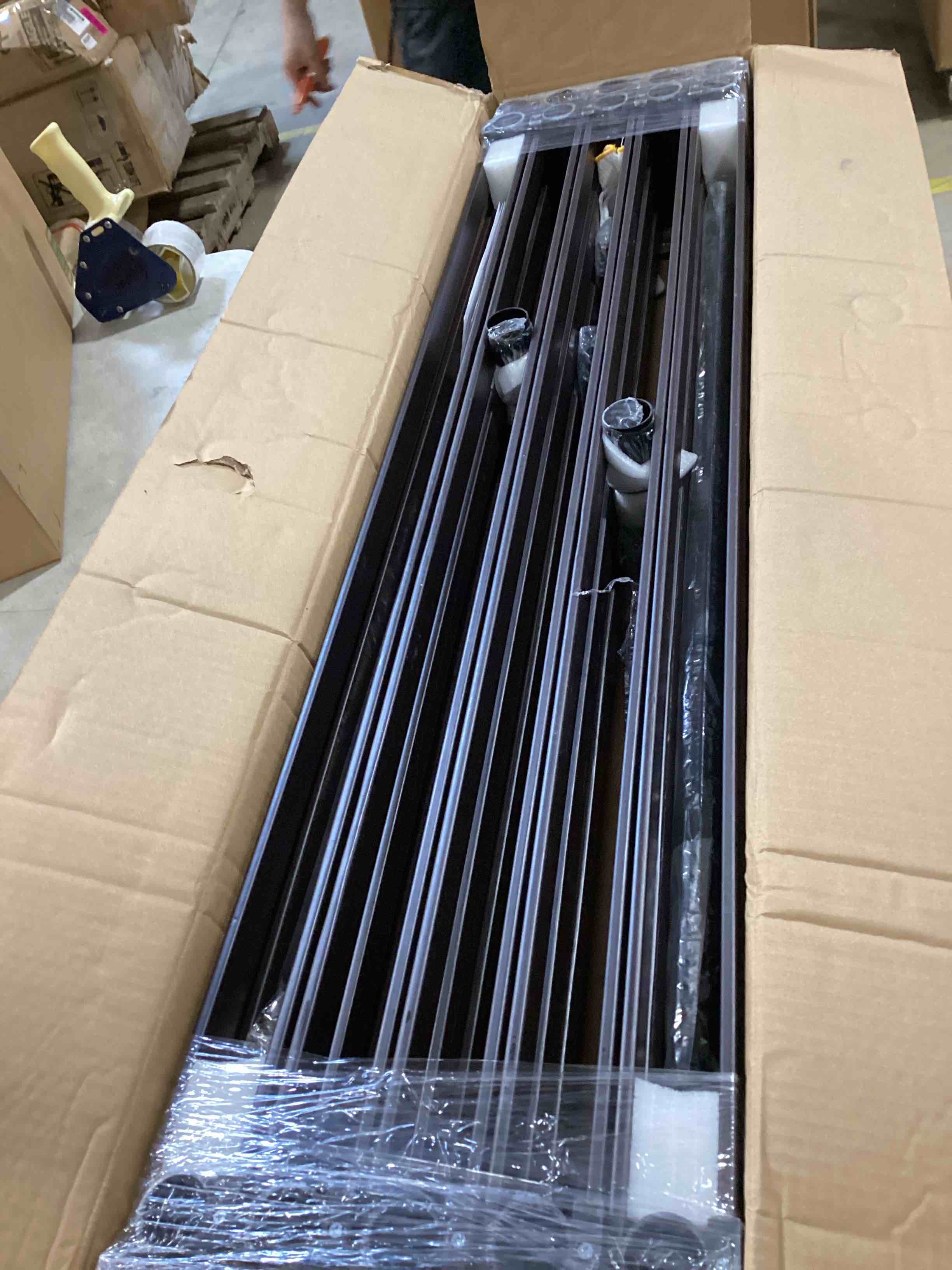 https://s3.amazonaws.com/lotting-images-prod/bidfta/PNK2588262_1748368471784.jpeg