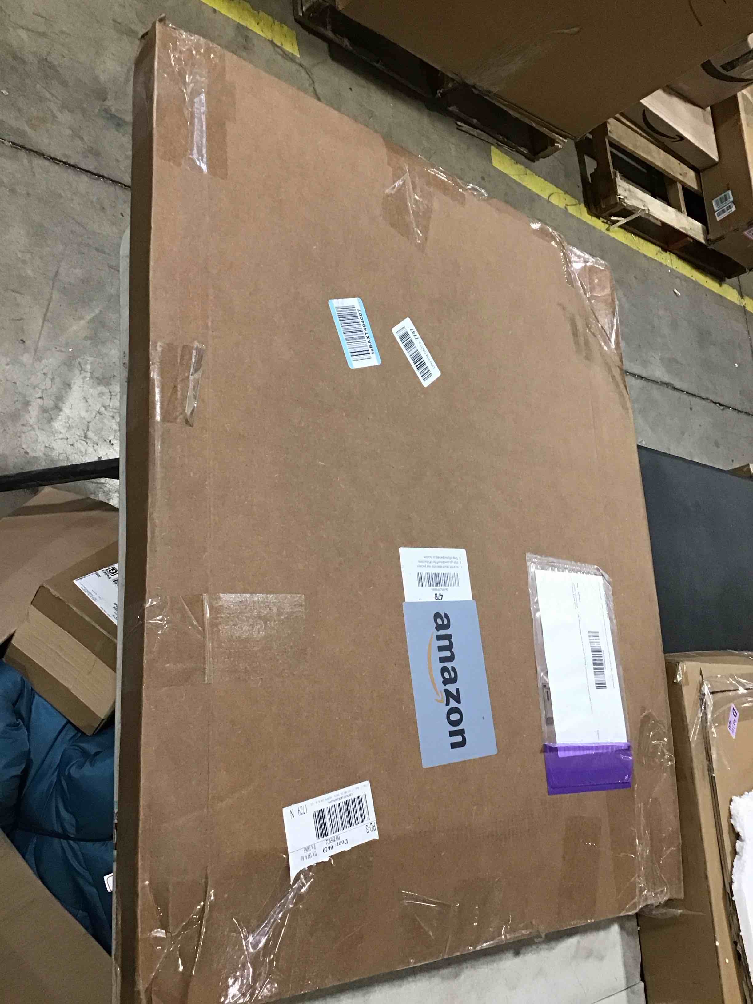 https://s3.amazonaws.com/lotting-images-prod/bidfta/PNK2588498_1748623131642.jpeg