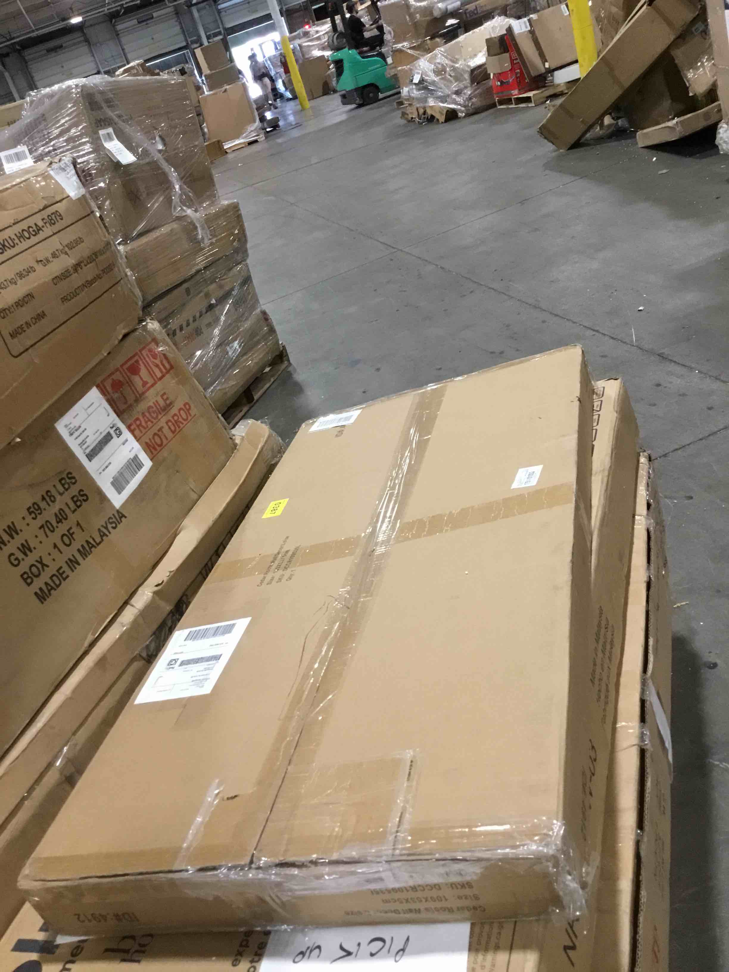 https://s3.amazonaws.com/lotting-images-prod/bidfta/PNK2589441_1750253977256.jpeg