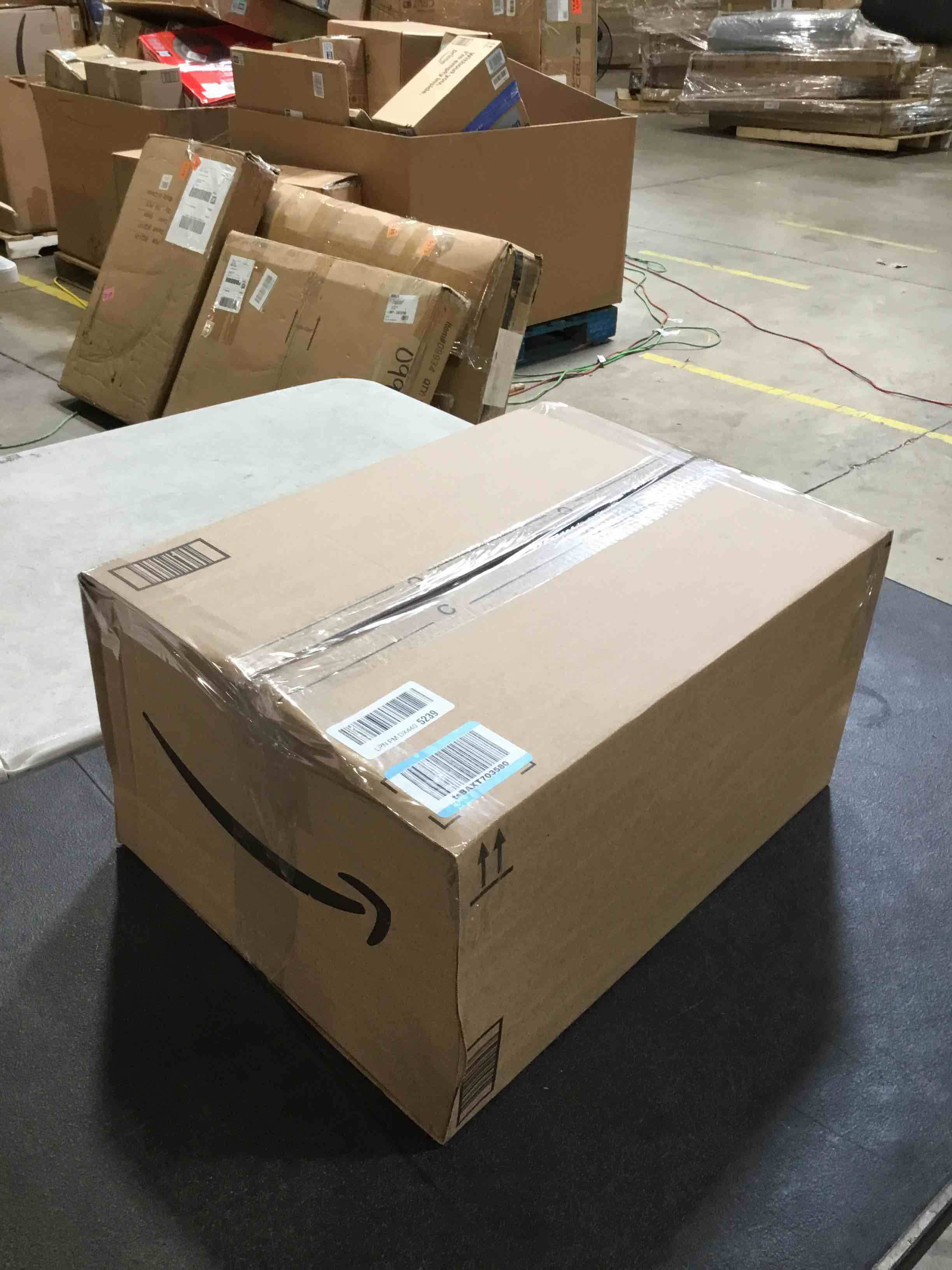 https://s3.amazonaws.com/lotting-images-prod/bidfta/PNK2589660_1750697986922.jpeg