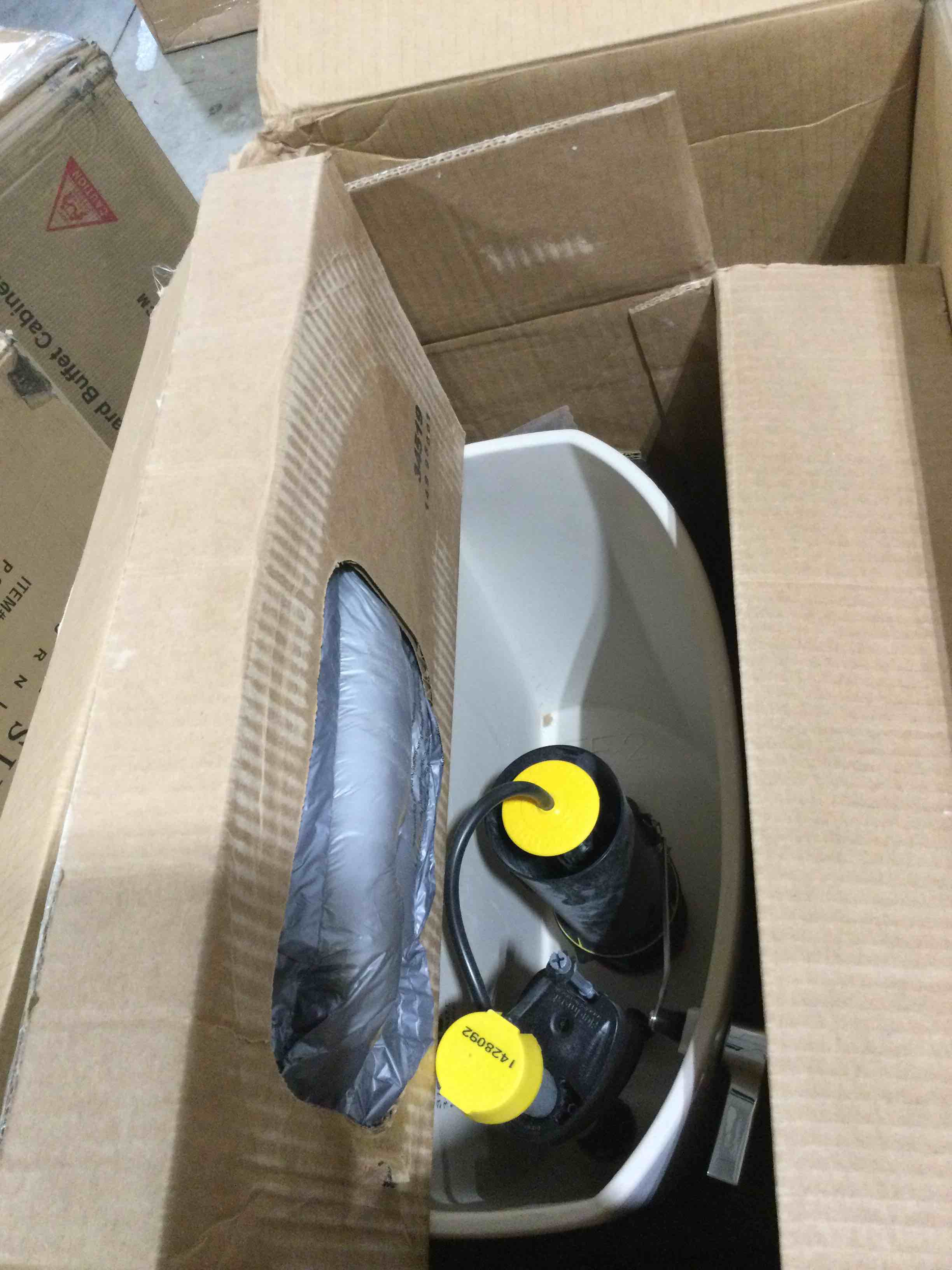 https://s3.amazonaws.com/lotting-images-prod/bidfta/PNK2589881_1751121226863.jpeg