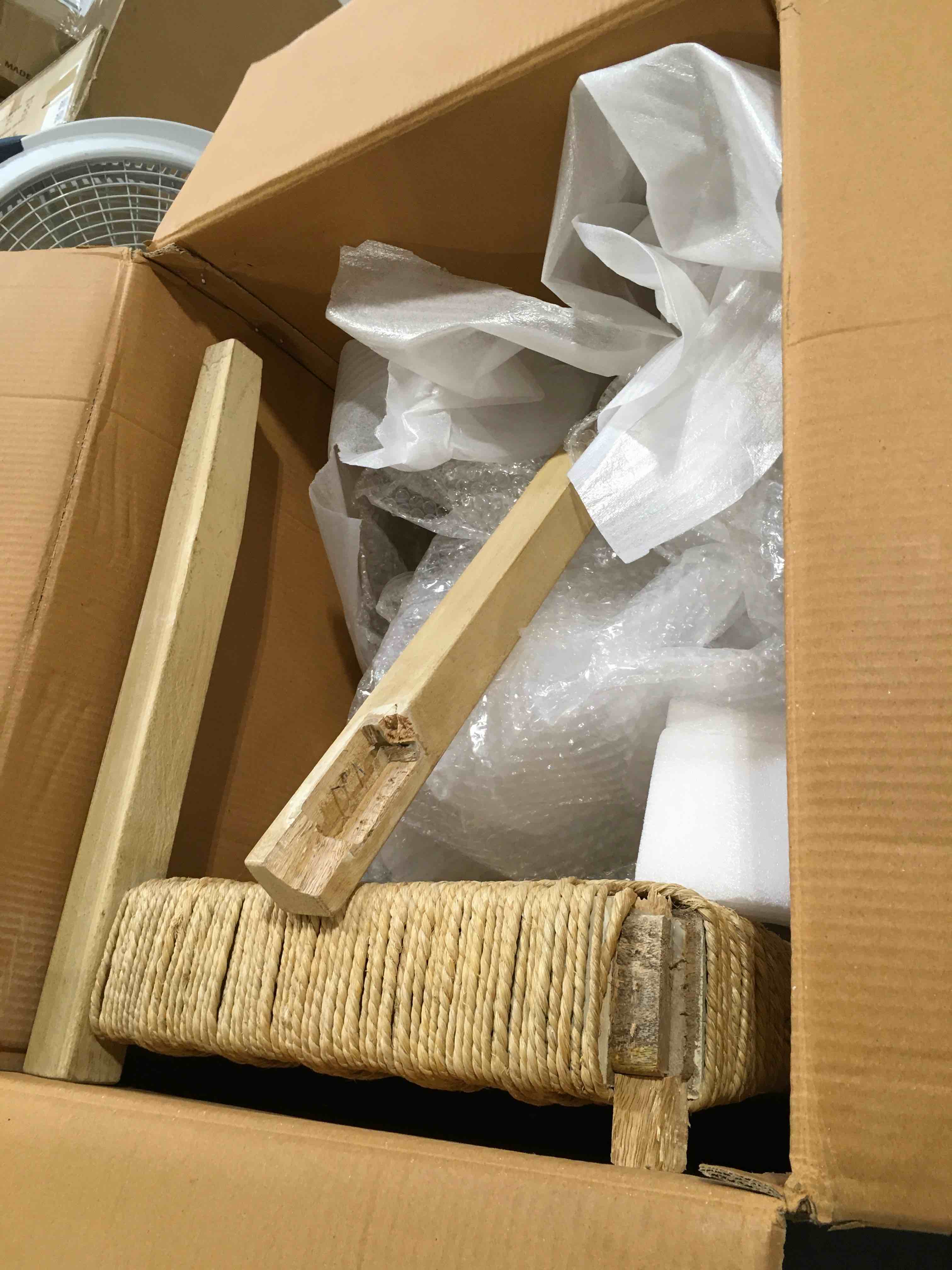 https://s3.amazonaws.com/lotting-images-prod/bidfta/PNK2589980_1751396319930.jpeg