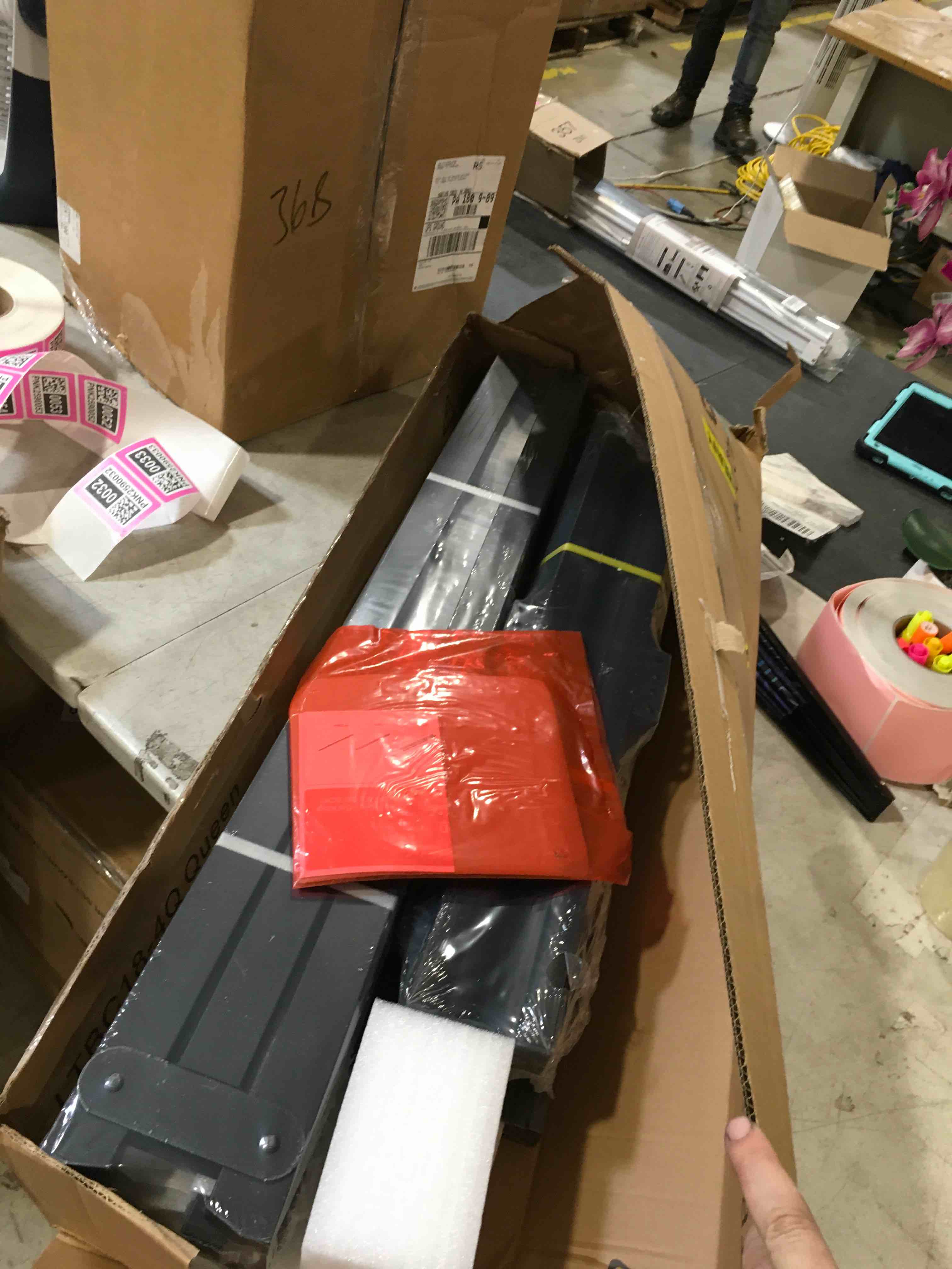 https://s3.amazonaws.com/lotting-images-prod/bidfta/PNK2590032_1751484630987.jpeg