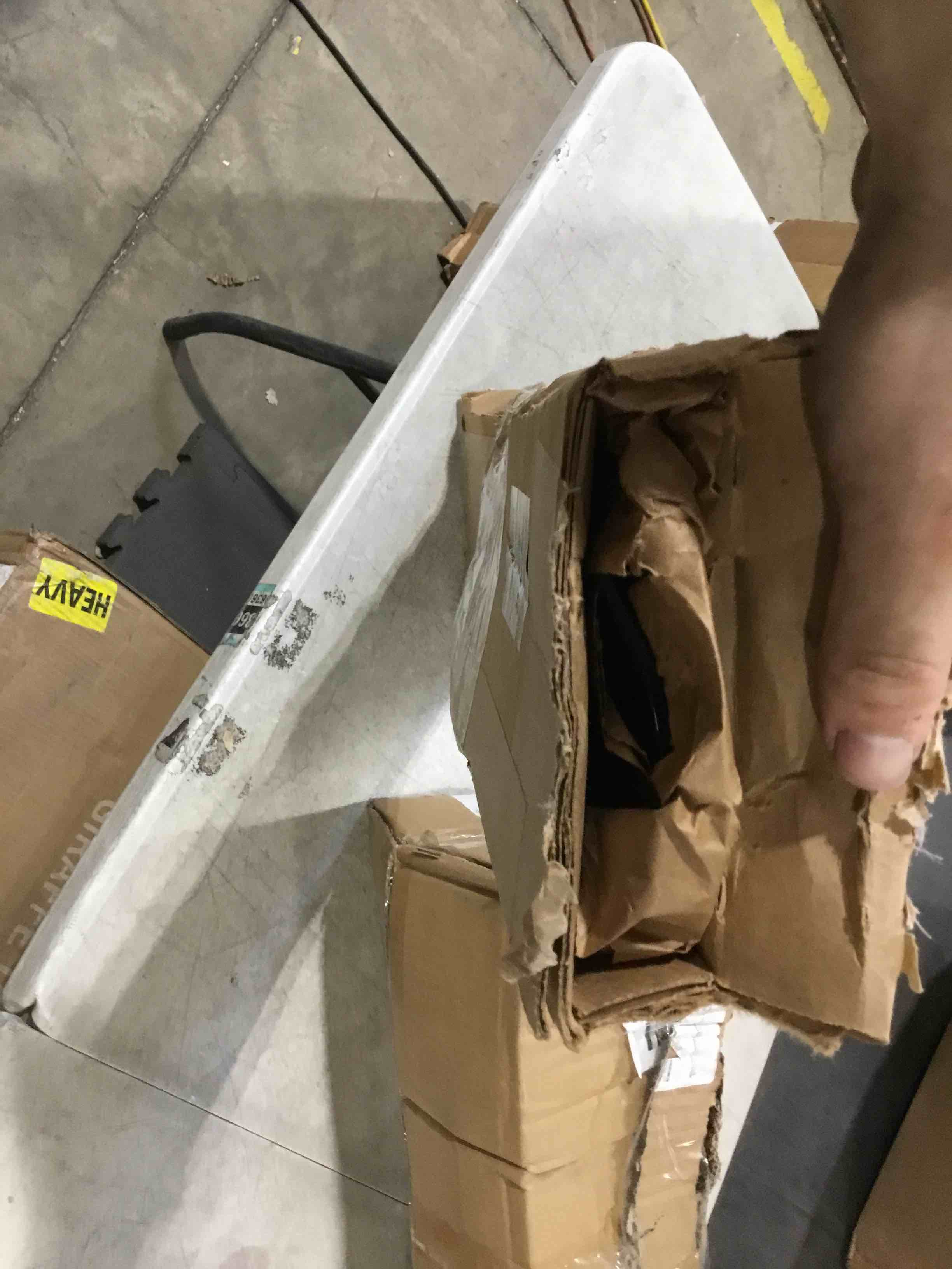 https://s3.amazonaws.com/lotting-images-prod/bidfta/PNK2590160_1751915313991.jpeg
