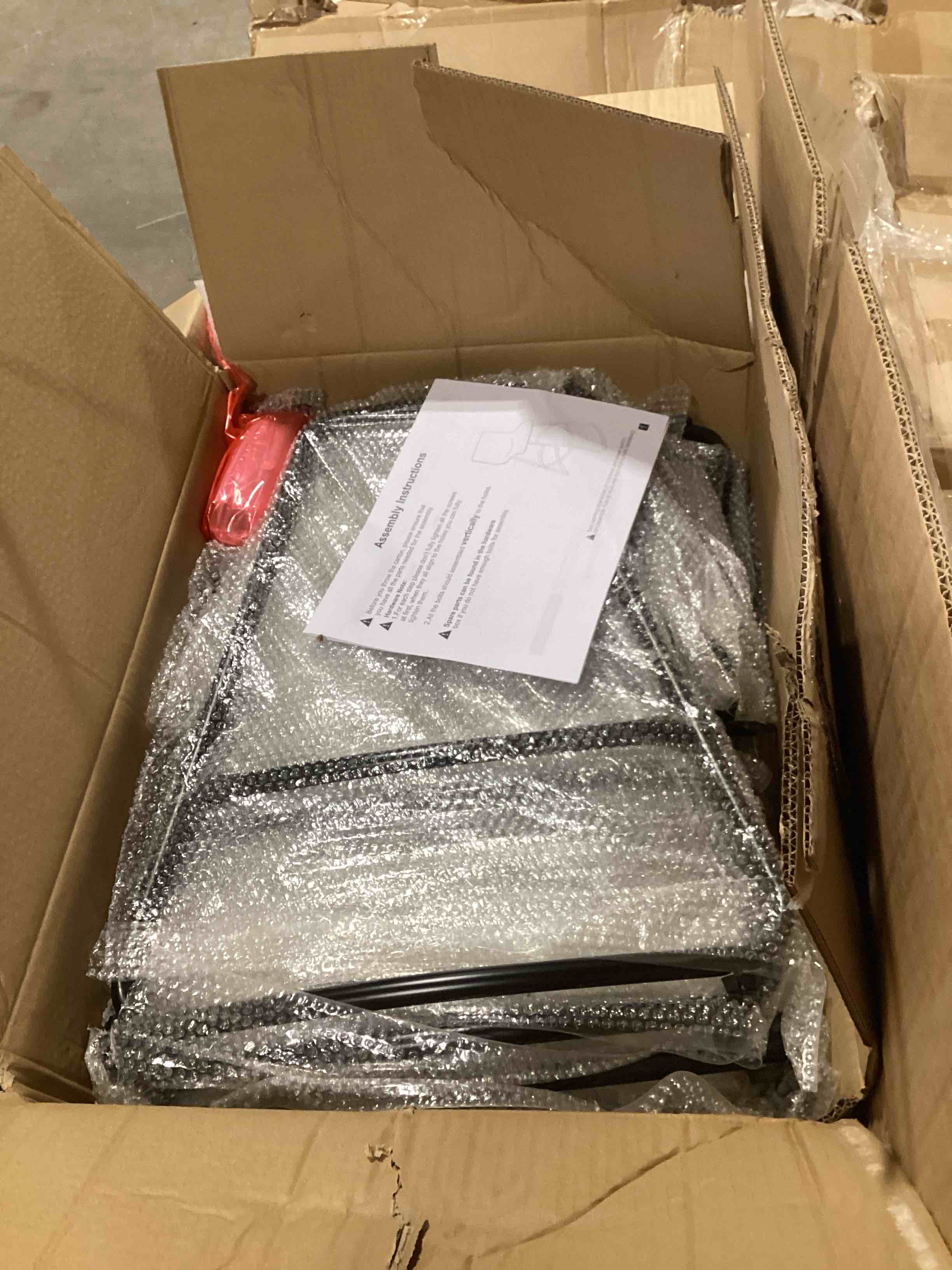 https://s3.amazonaws.com/lotting-images-prod/bidfta/PNK2590190_1752090819977.jpeg