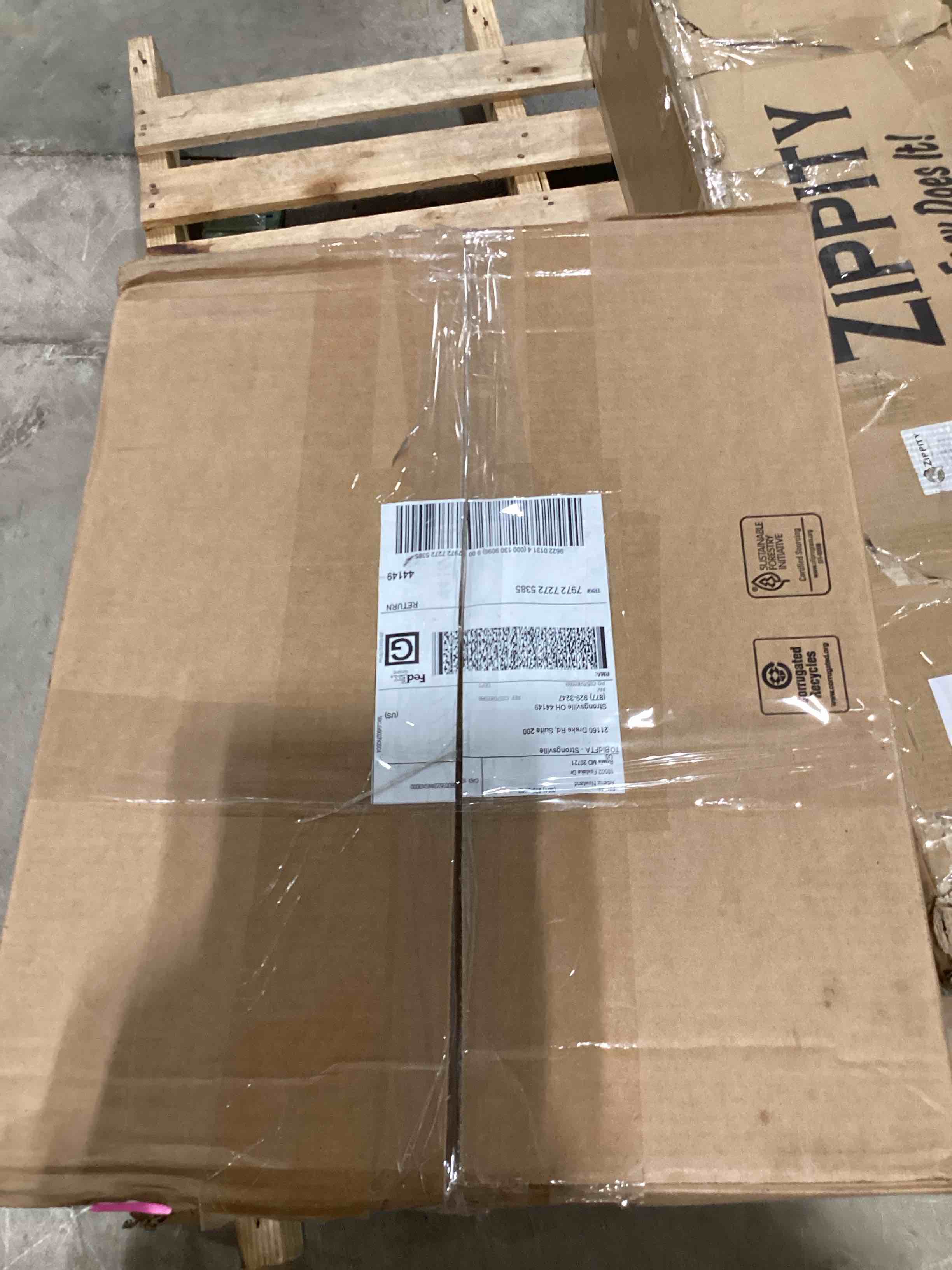 https://s3.amazonaws.com/lotting-images-prod/bidfta/PNK2593677_1750159347861.jpeg