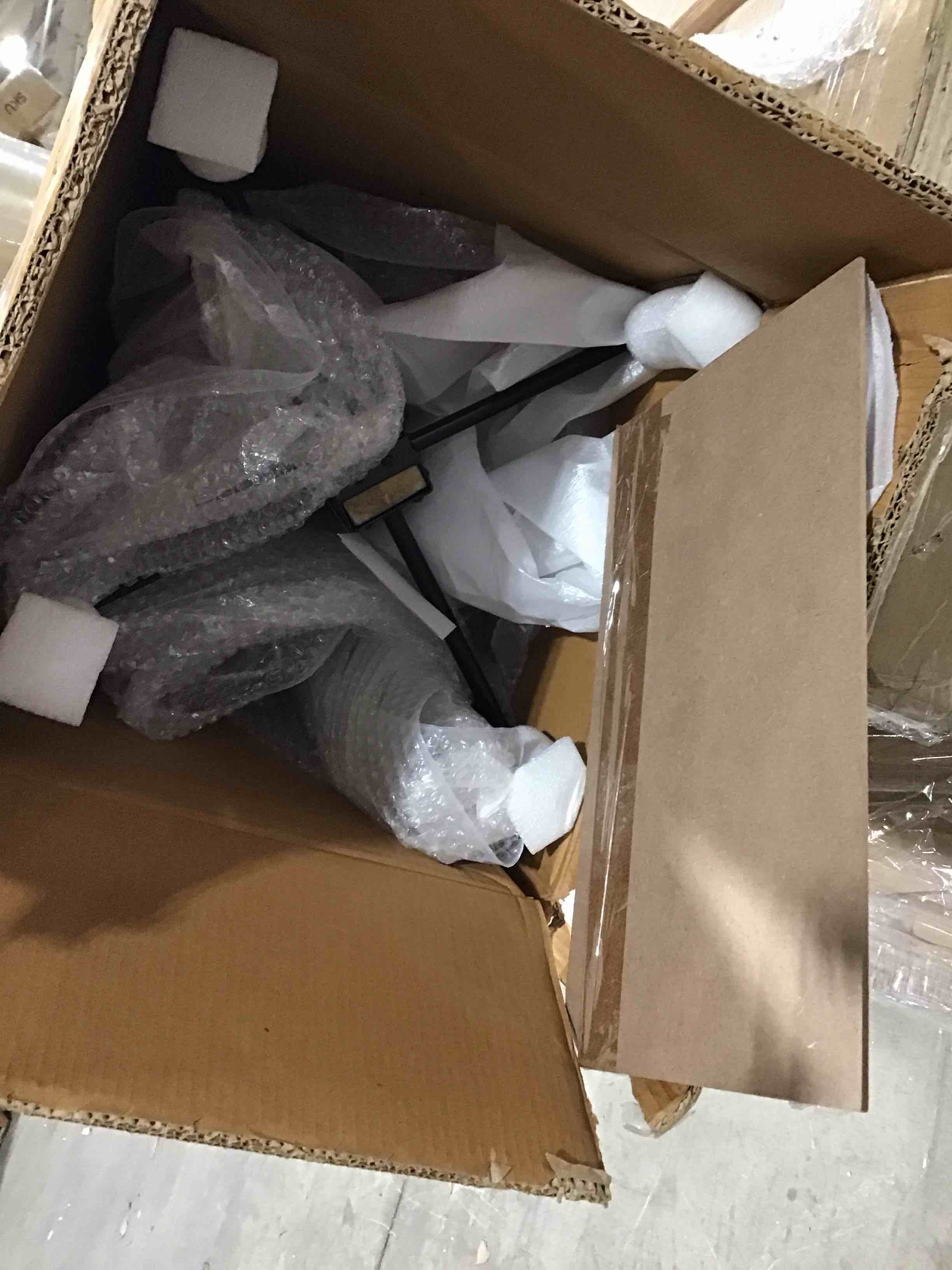 https://s3.amazonaws.com/lotting-images-prod/bidfta/PNK2593797_1750179219511.jpeg