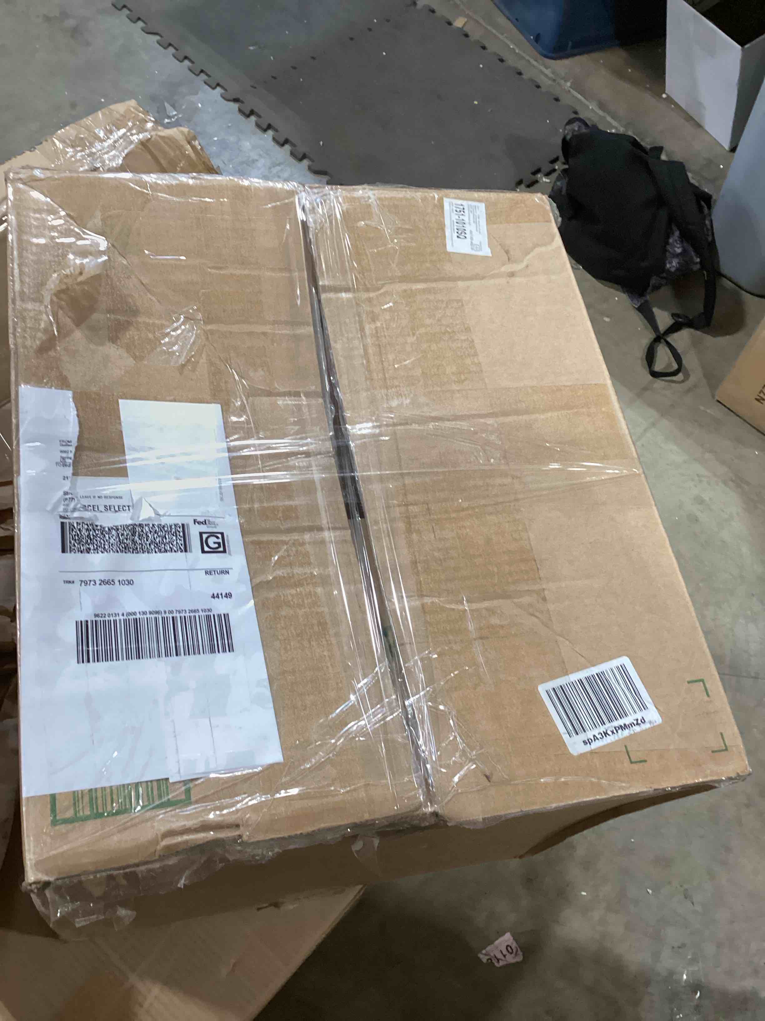 https://s3.amazonaws.com/lotting-images-prod/bidfta/PNK2593814_1750254881564.jpeg