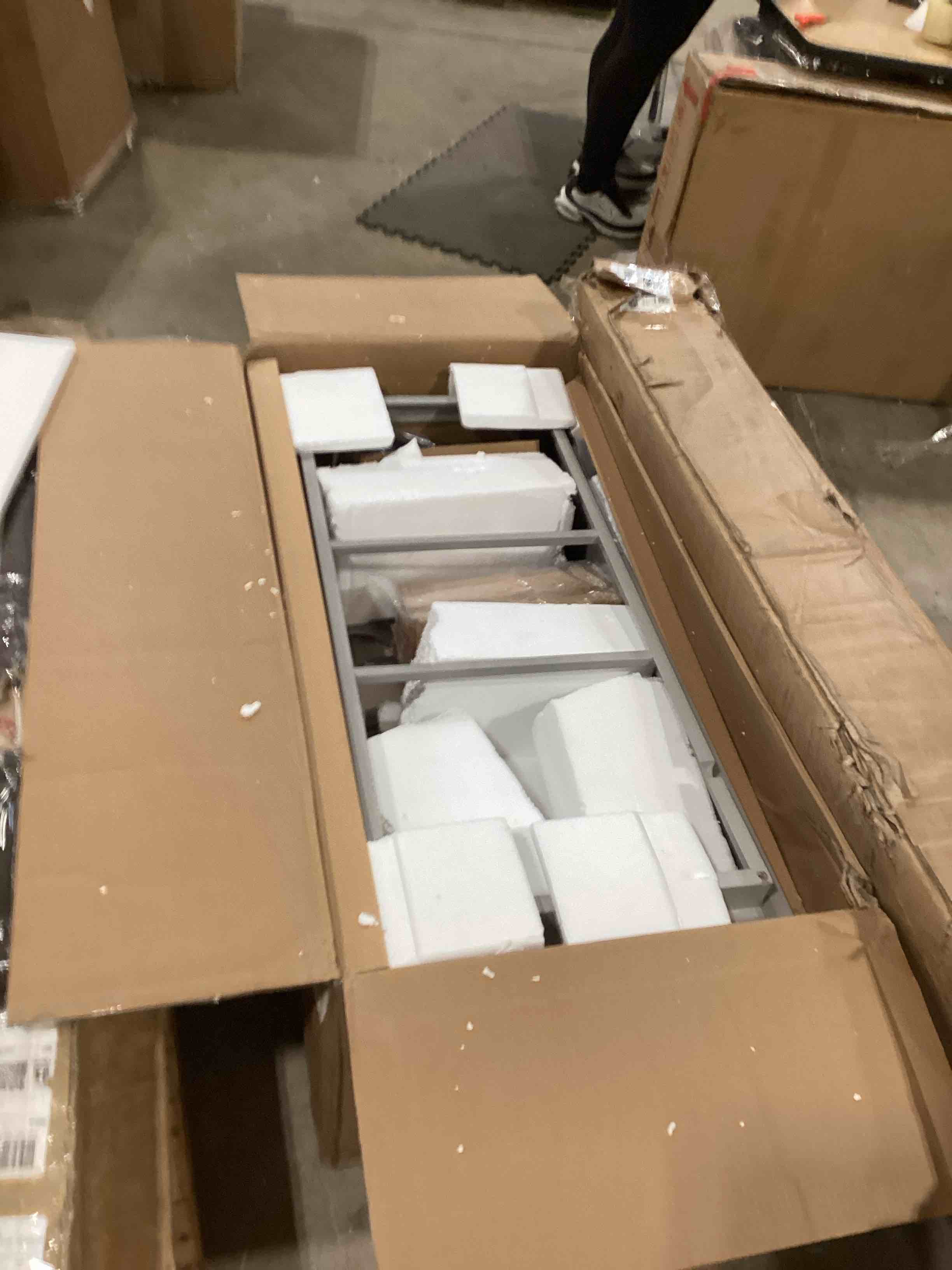 https://s3.amazonaws.com/lotting-images-prod/bidfta/PNK2593817_1750250868143.jpeg