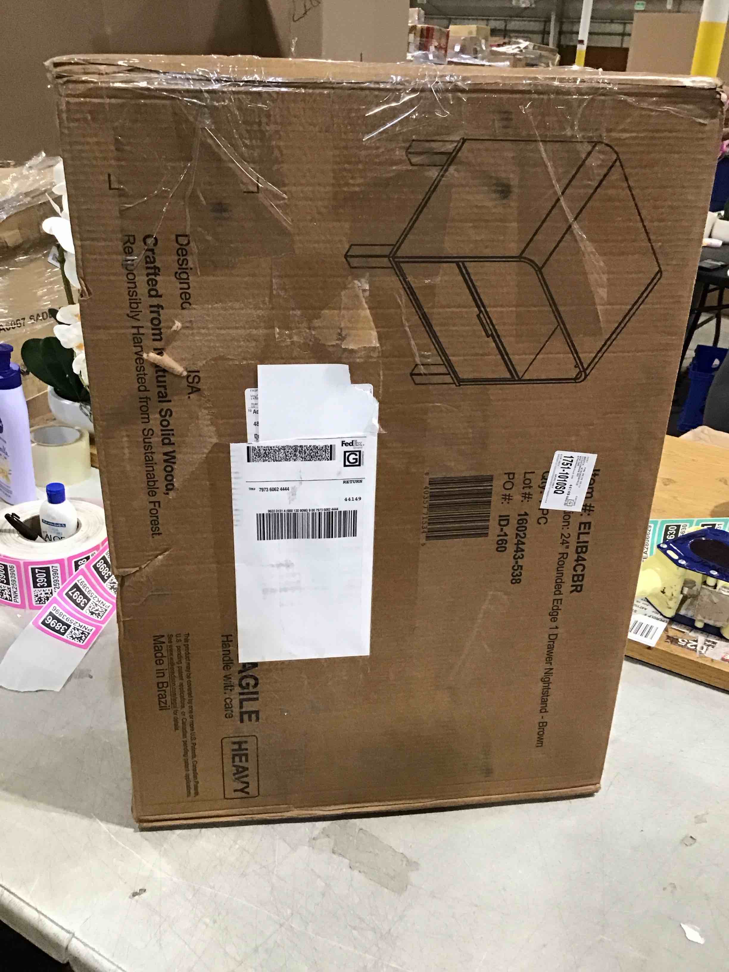 https://s3.amazonaws.com/lotting-images-prod/bidfta/PNK2593895_1750259107750.jpeg