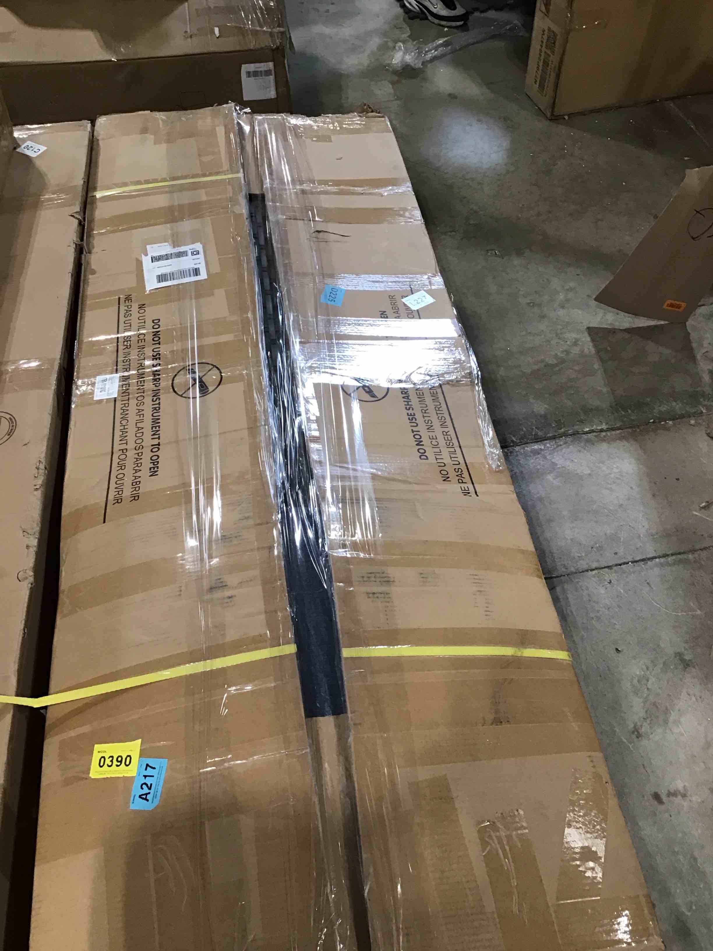 https://s3.amazonaws.com/lotting-images-prod/bidfta/PNK2593905_1750265556365.jpeg