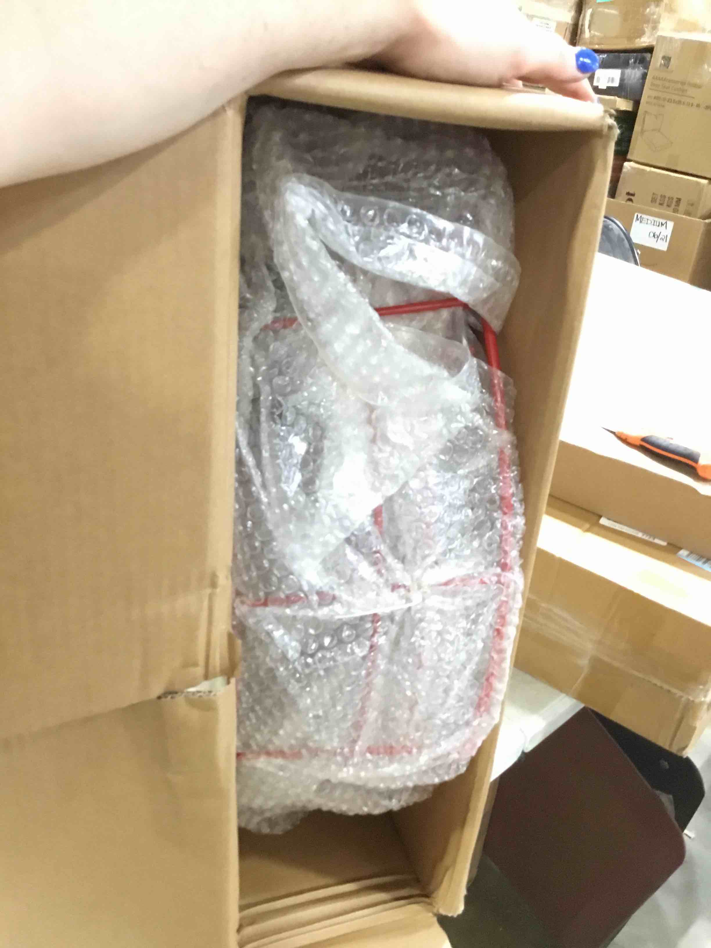 https://s3.amazonaws.com/lotting-images-prod/bidfta/PNK2594103_1750688839696.jpeg