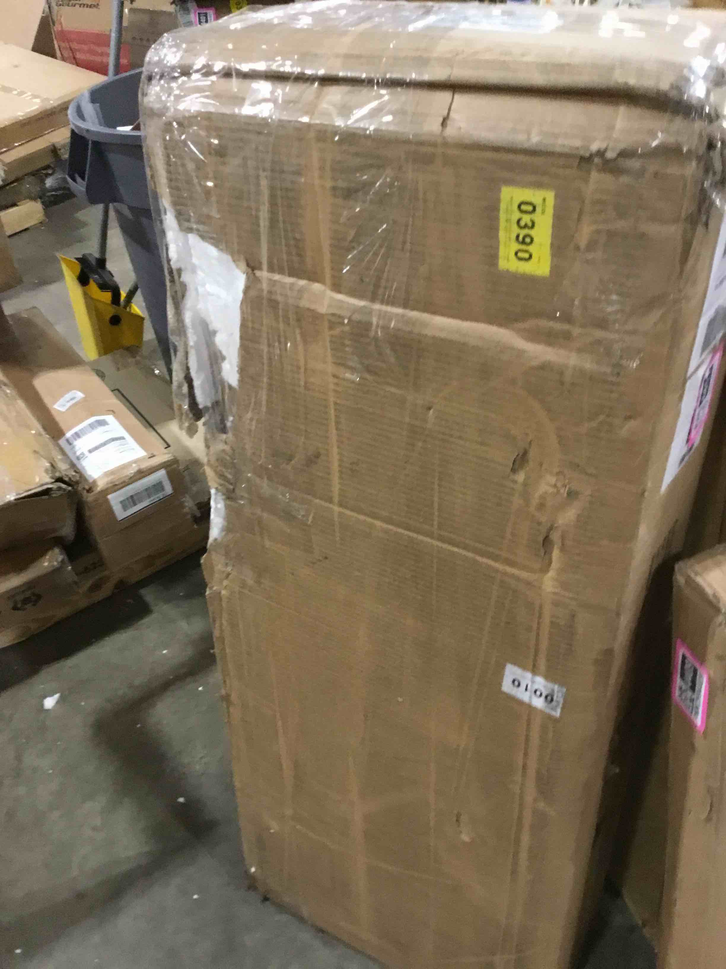 https://s3.amazonaws.com/lotting-images-prod/bidfta/PNK2594411_1751312918092.jpeg