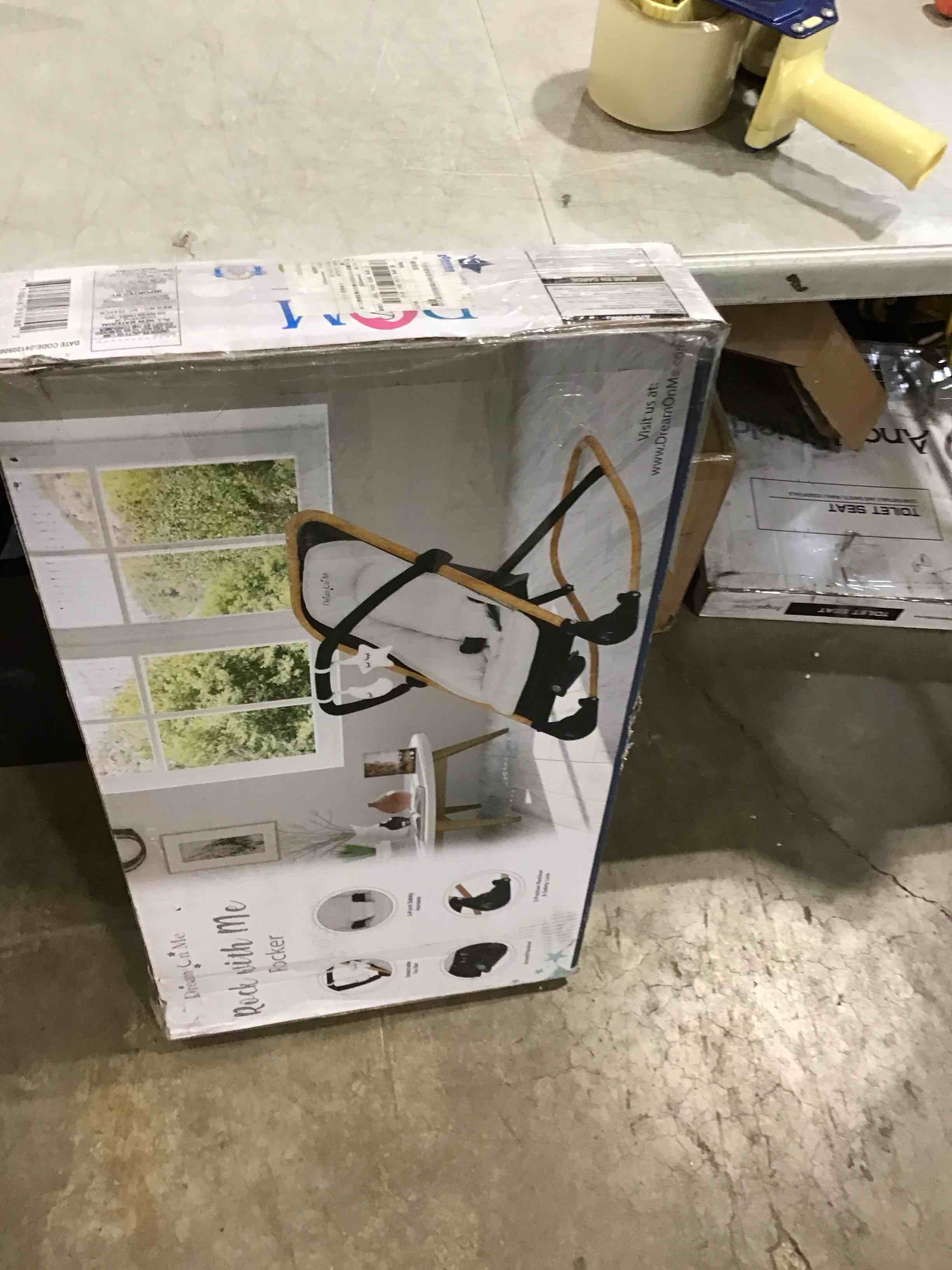 https://s3.amazonaws.com/lotting-images-prod/bidfta/PNK2594492_1751462655057.jpeg