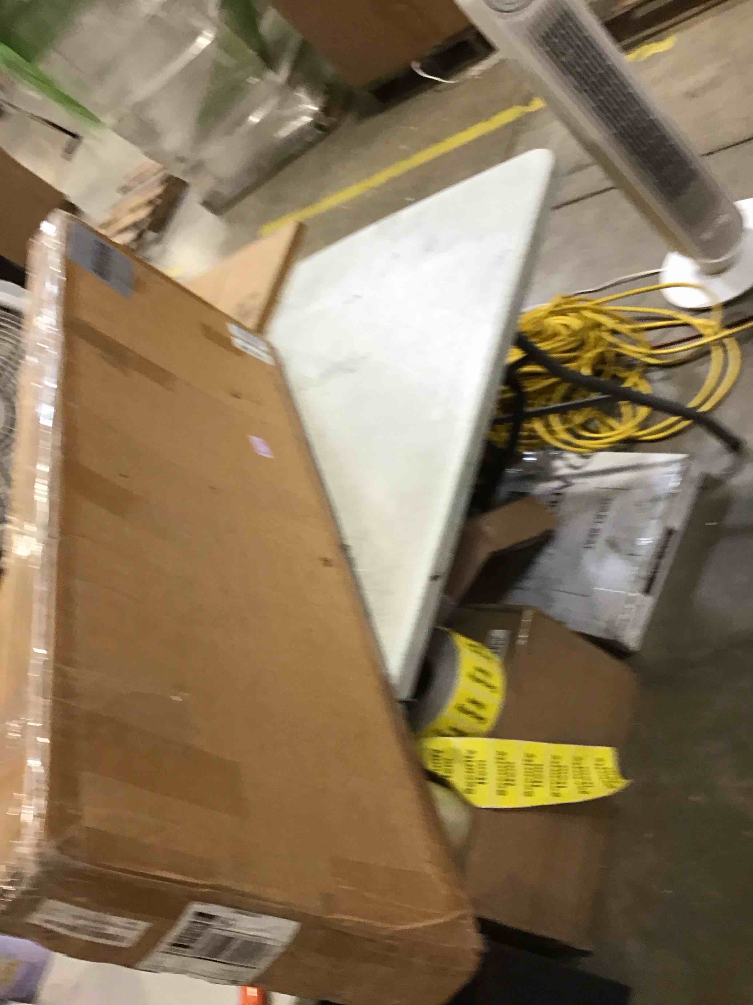 https://s3.amazonaws.com/lotting-images-prod/bidfta/PNK2594513_1751466446313.jpeg