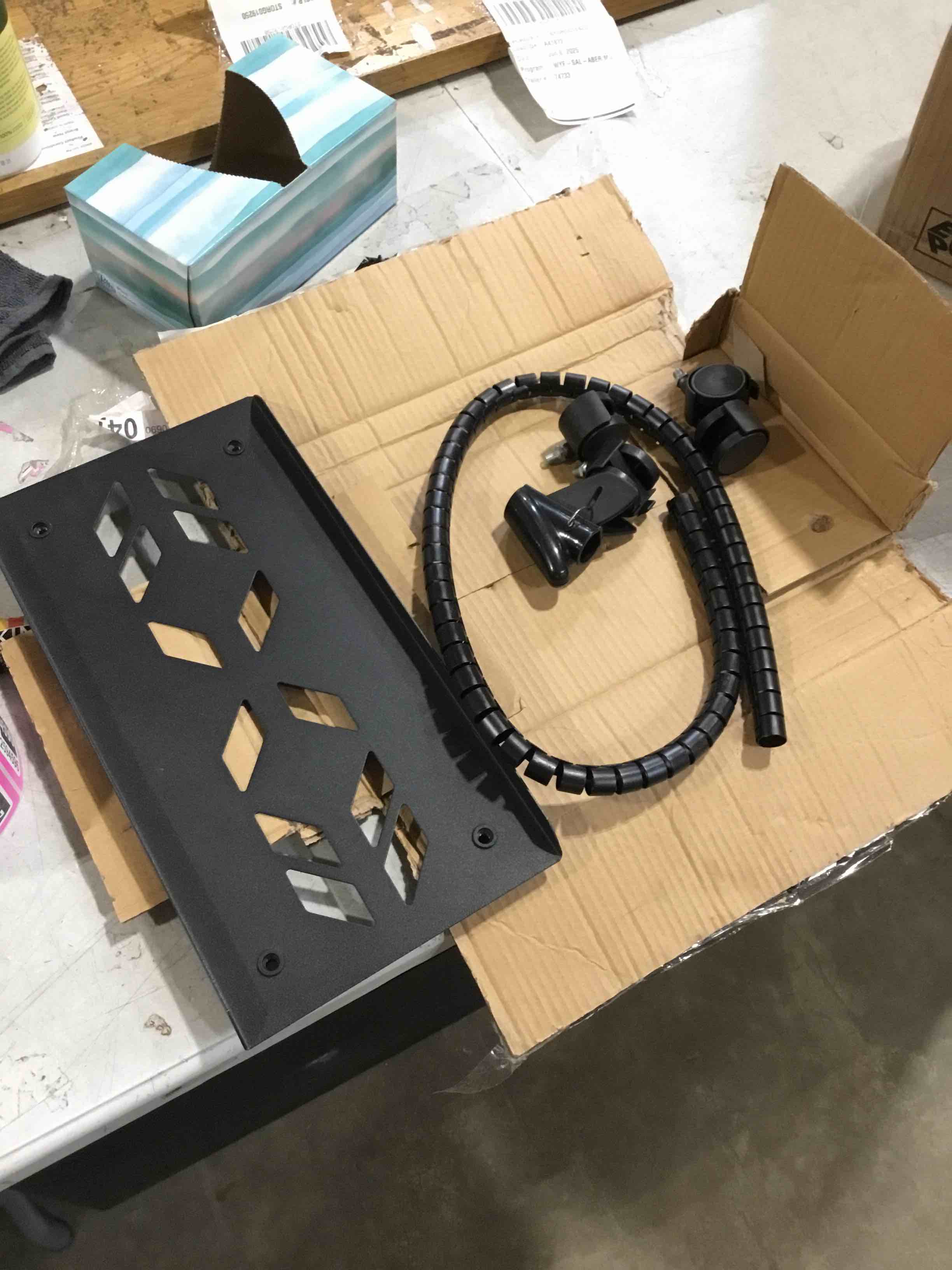 https://s3.amazonaws.com/lotting-images-prod/bidfta/PNK2594595_1751550443690.jpeg
