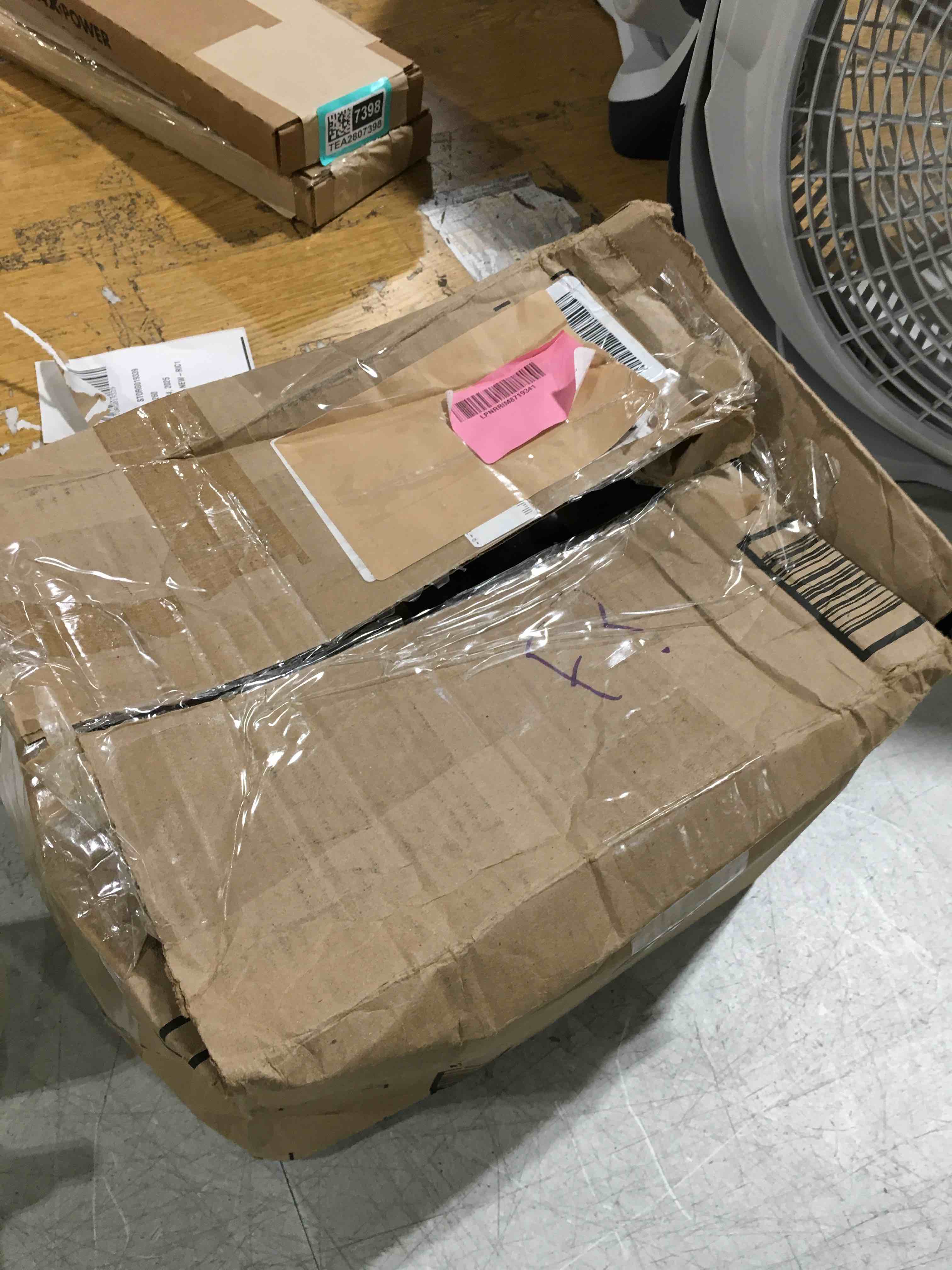 https://s3.amazonaws.com/lotting-images-prod/bidfta/PNK2594756_1751973076896.jpeg