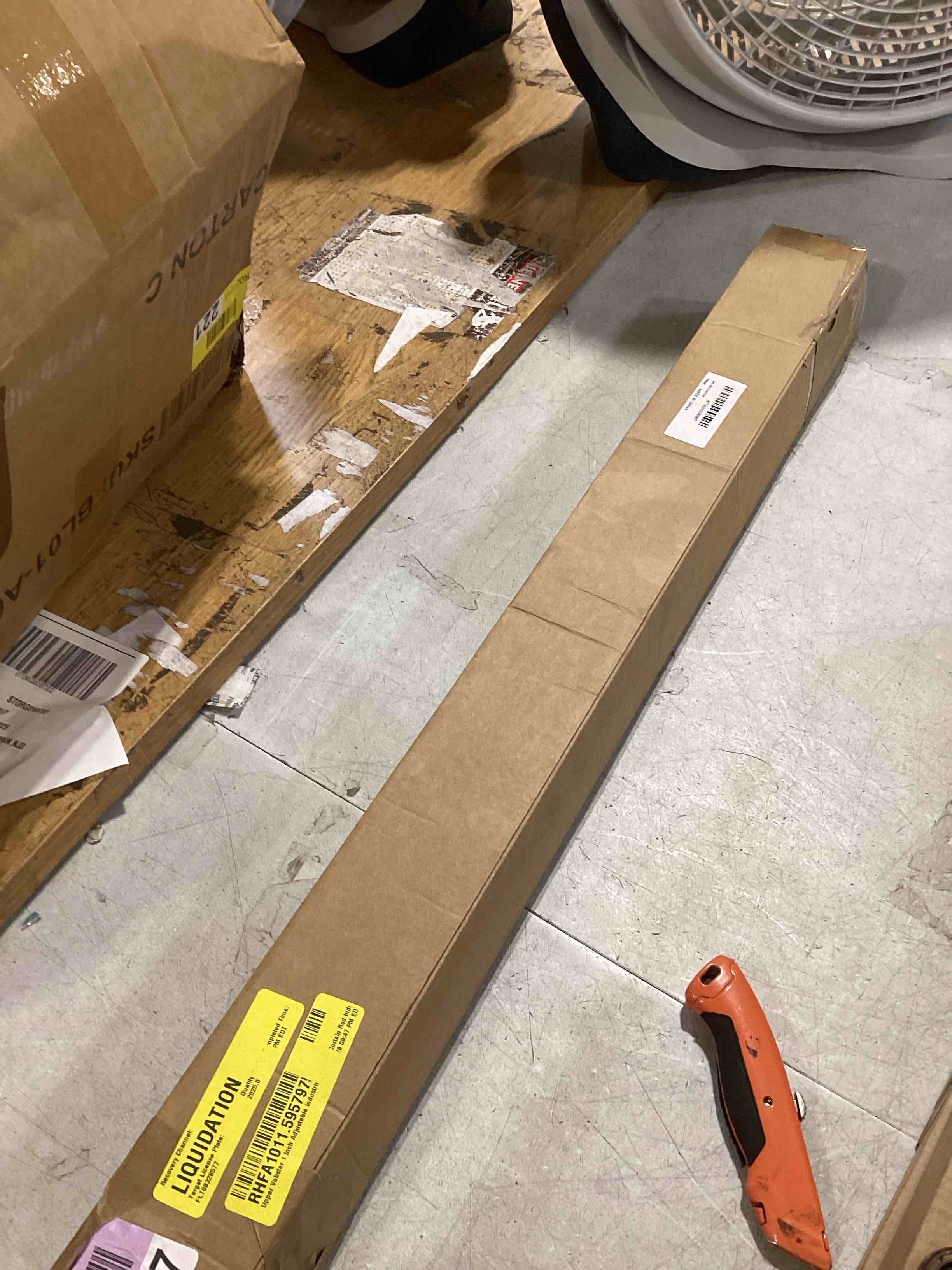 https://s3.amazonaws.com/lotting-images-prod/bidfta/PNK2594984_1752082063968.jpeg