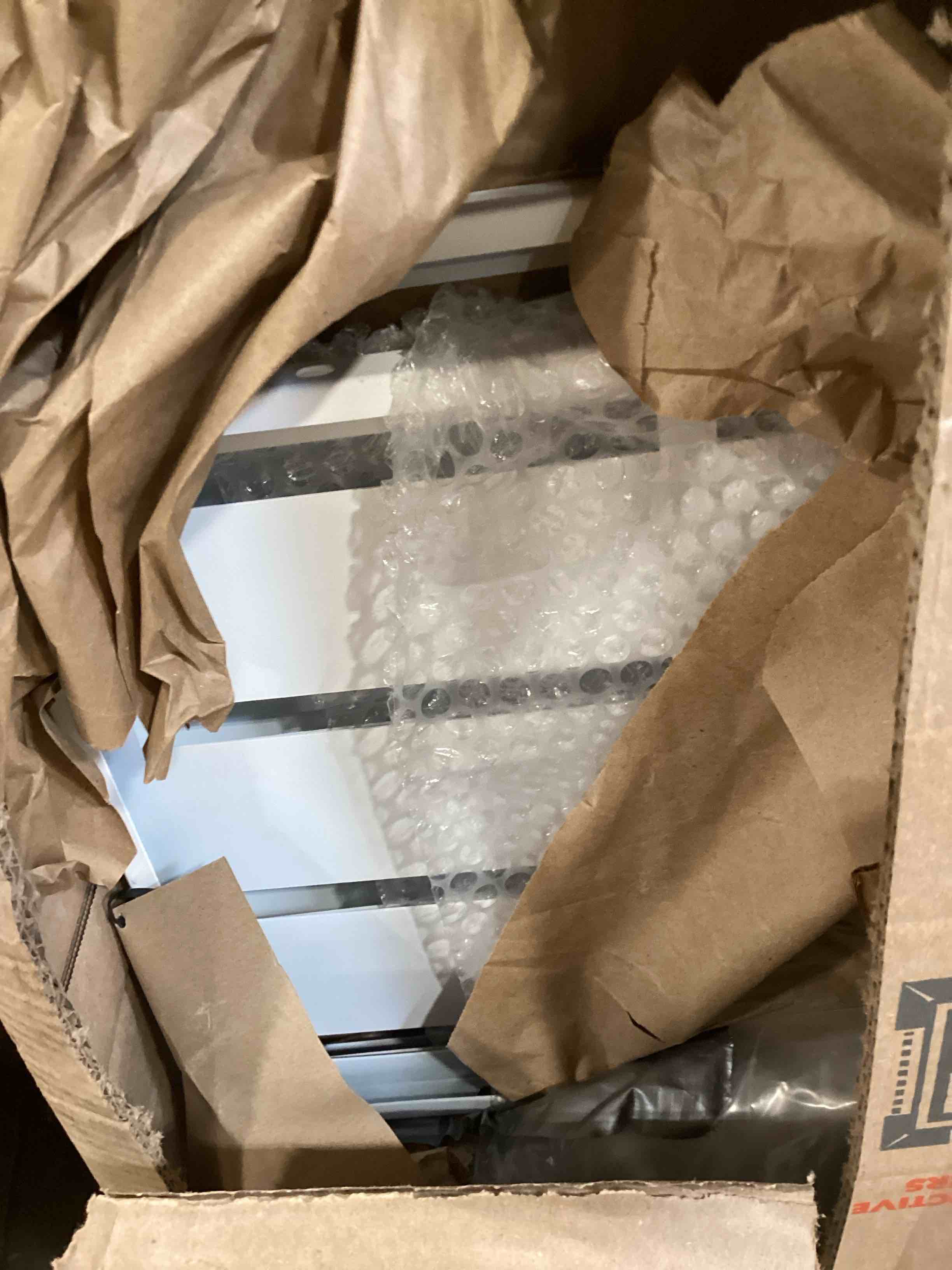 https://s3.amazonaws.com/lotting-images-prod/bidfta/PNK2595029_1752161642561.jpeg
