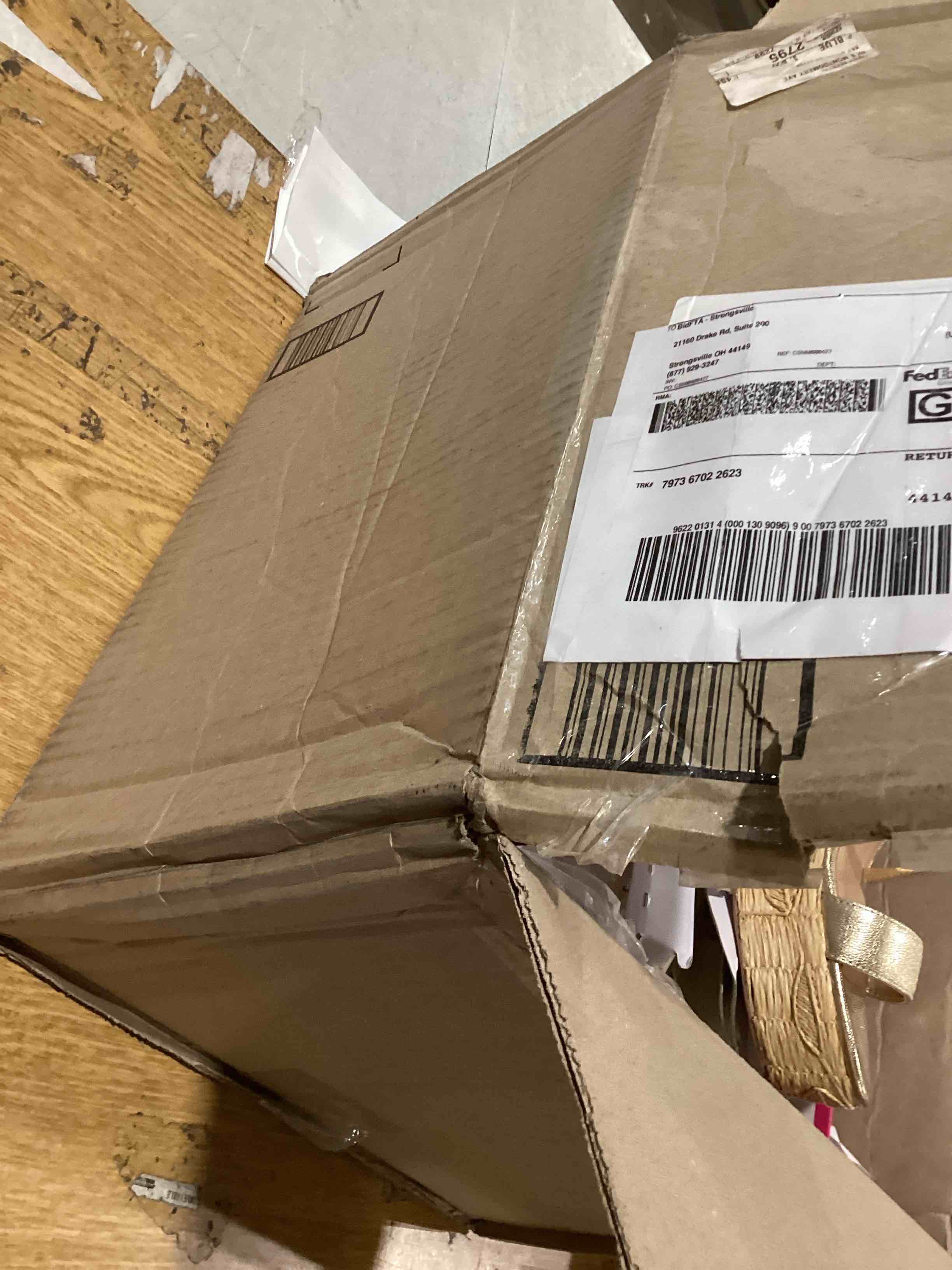 https://s3.amazonaws.com/lotting-images-prod/bidfta/PNK2595060_1752171630486.jpeg