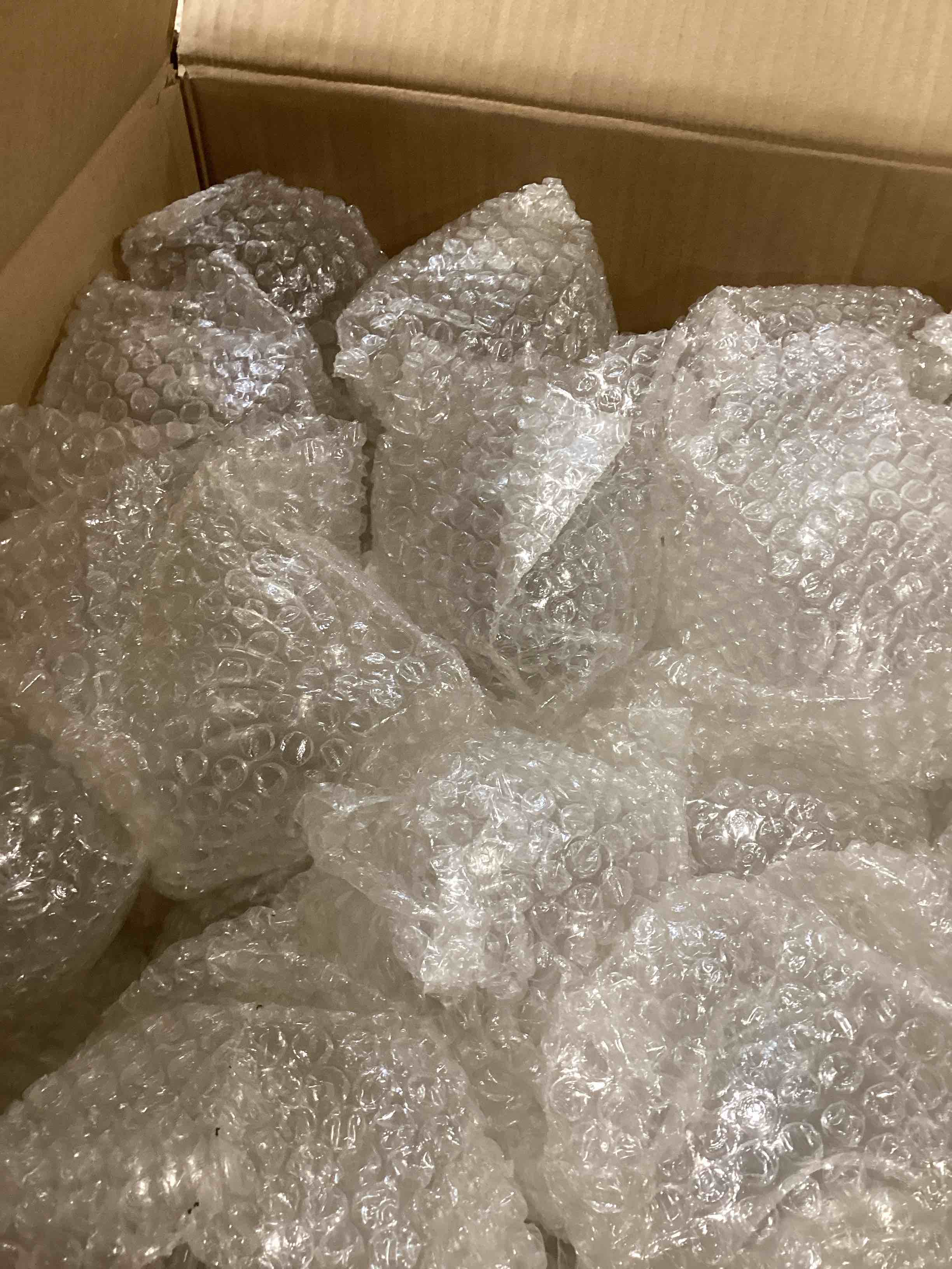 https://s3.amazonaws.com/lotting-images-prod/bidfta/PNK2595070_1752173005094.jpeg
