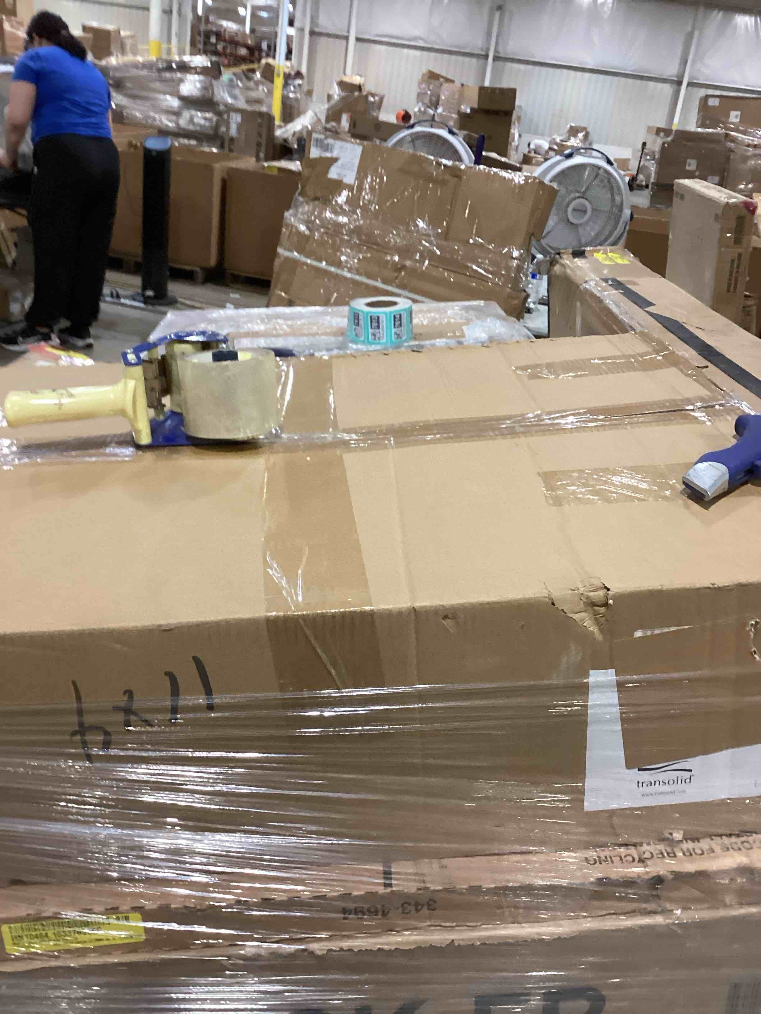 https://s3.amazonaws.com/lotting-images-prod/bidfta/PNK2595082_1752236698594.jpeg