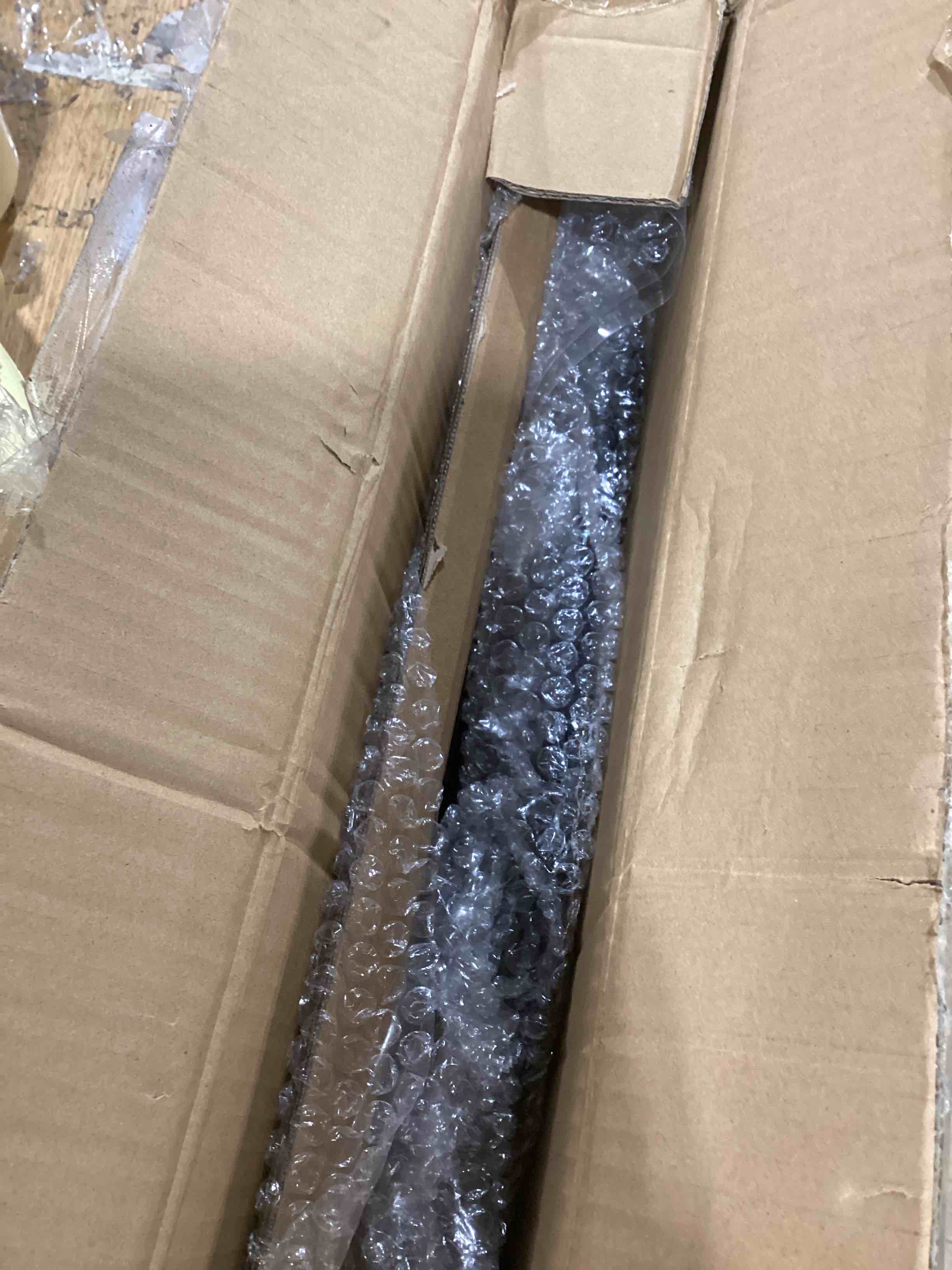 https://s3.amazonaws.com/lotting-images-prod/bidfta/PNK2595127_1752493394927.jpeg