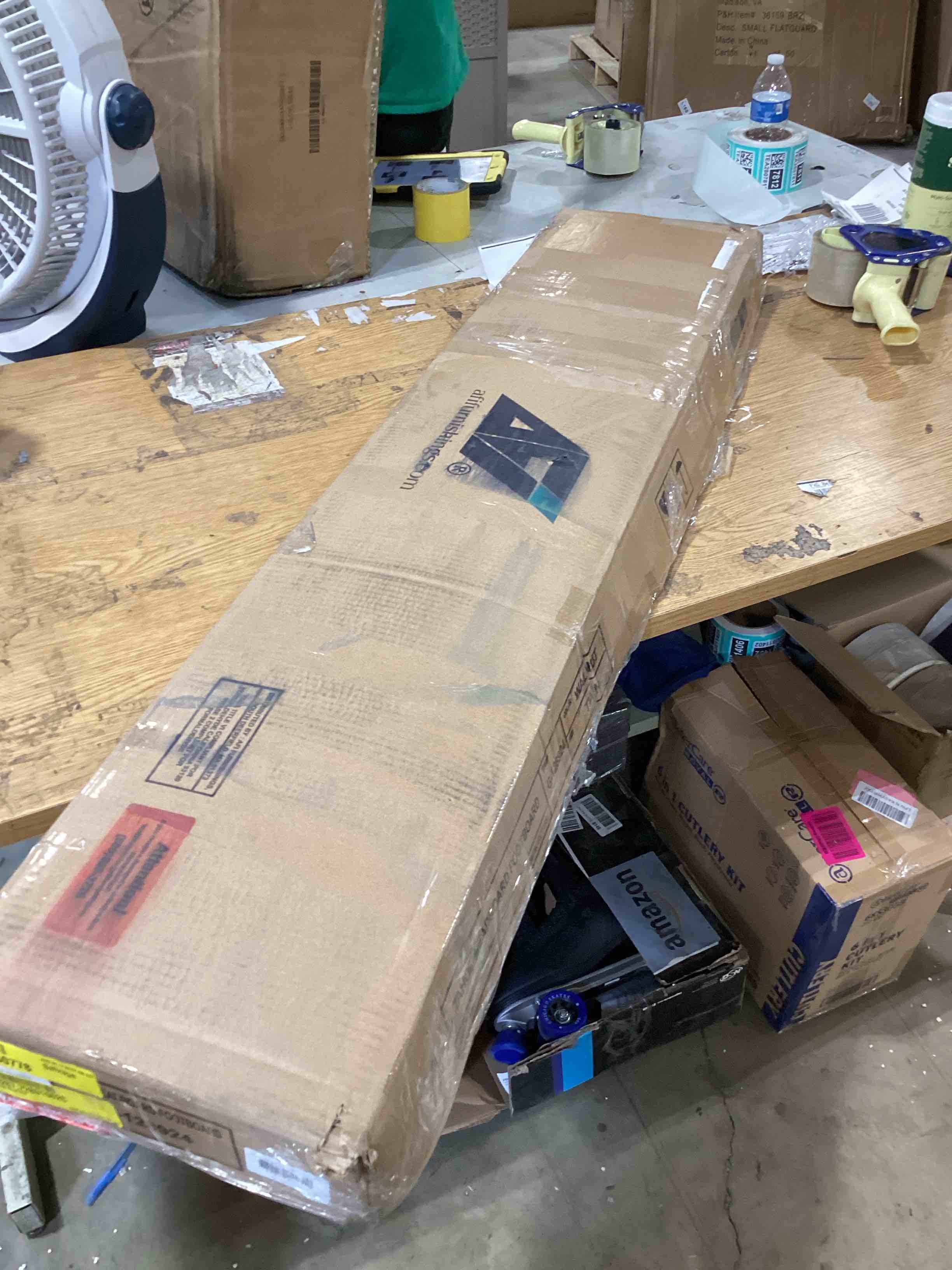 https://s3.amazonaws.com/lotting-images-prod/bidfta/PNK2595221_1752593148613.jpeg