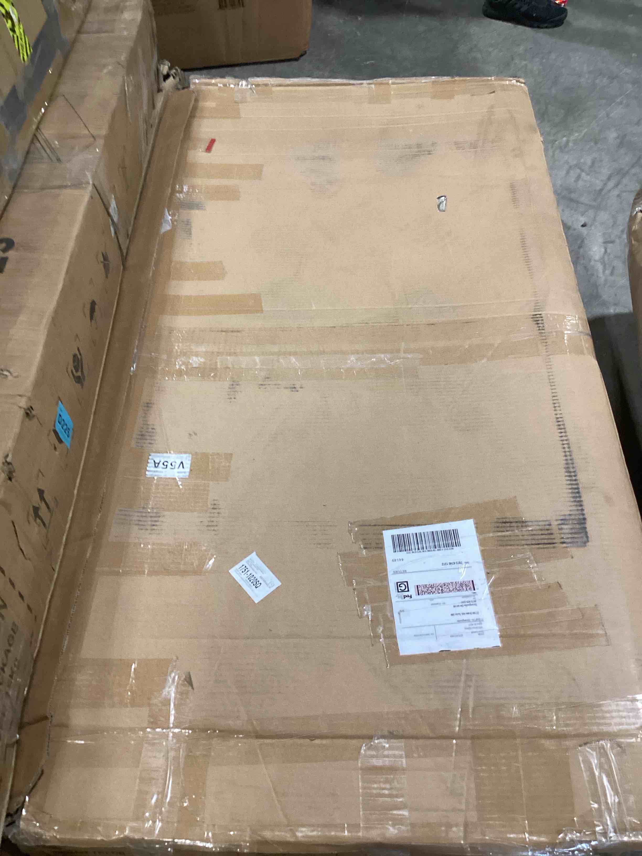 https://s3.amazonaws.com/lotting-images-prod/bidfta/PNK2595243_1752601524675.jpeg