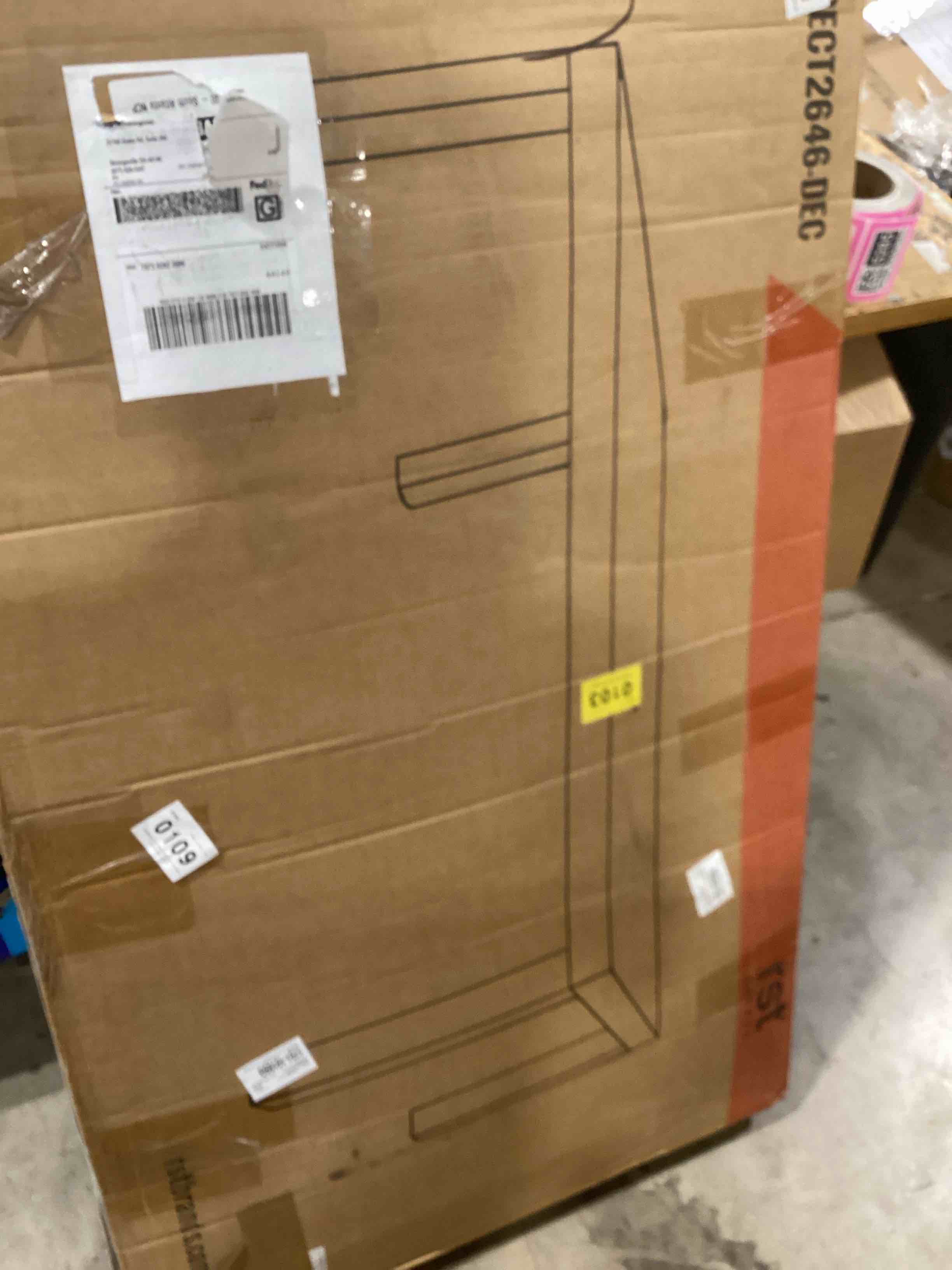 https://s3.amazonaws.com/lotting-images-prod/bidfta/PNK2595280_1752677736158.jpeg