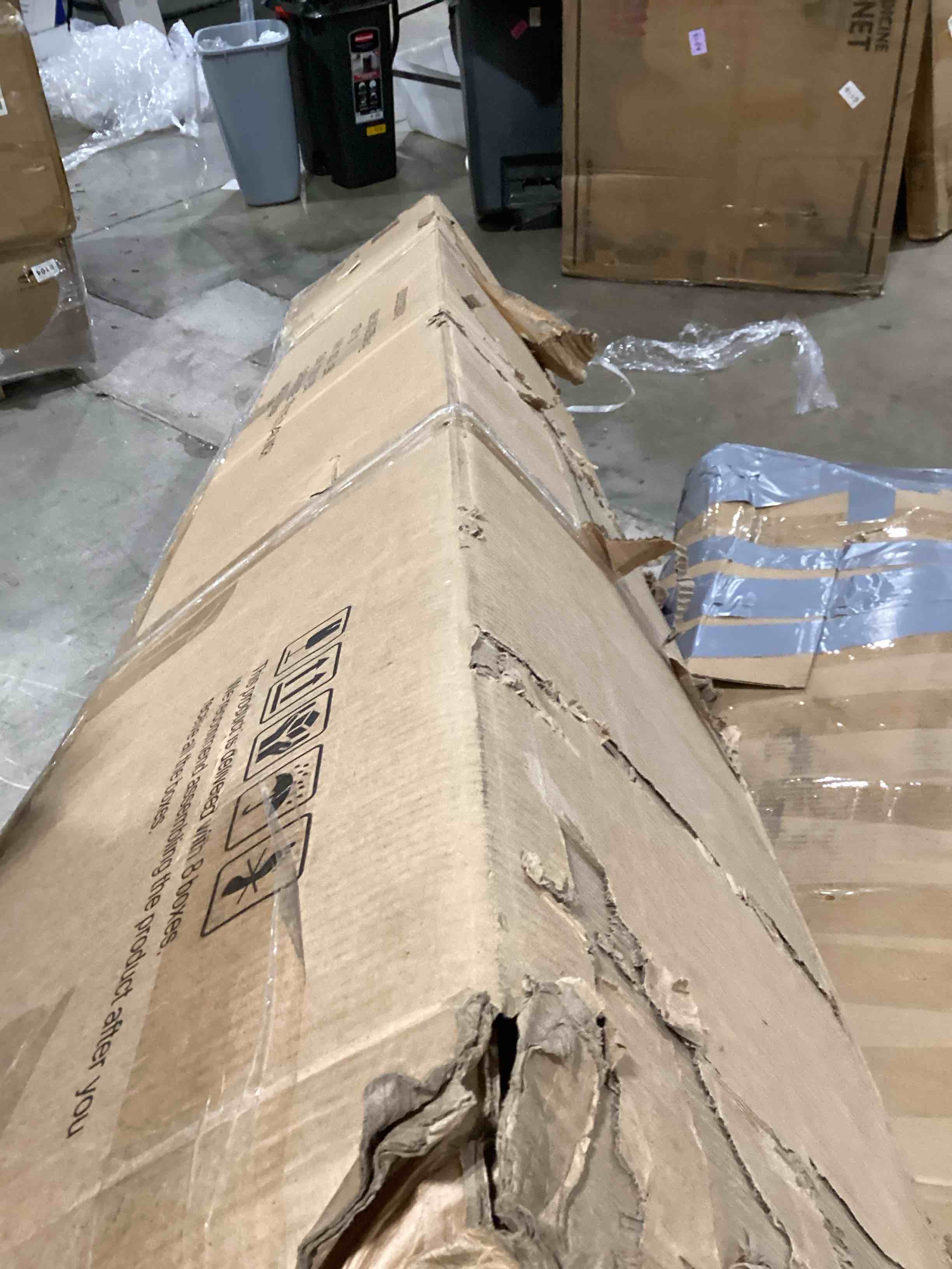 https://s3.amazonaws.com/lotting-images-prod/bidfta/PNK2595281_1752678595727.jpeg