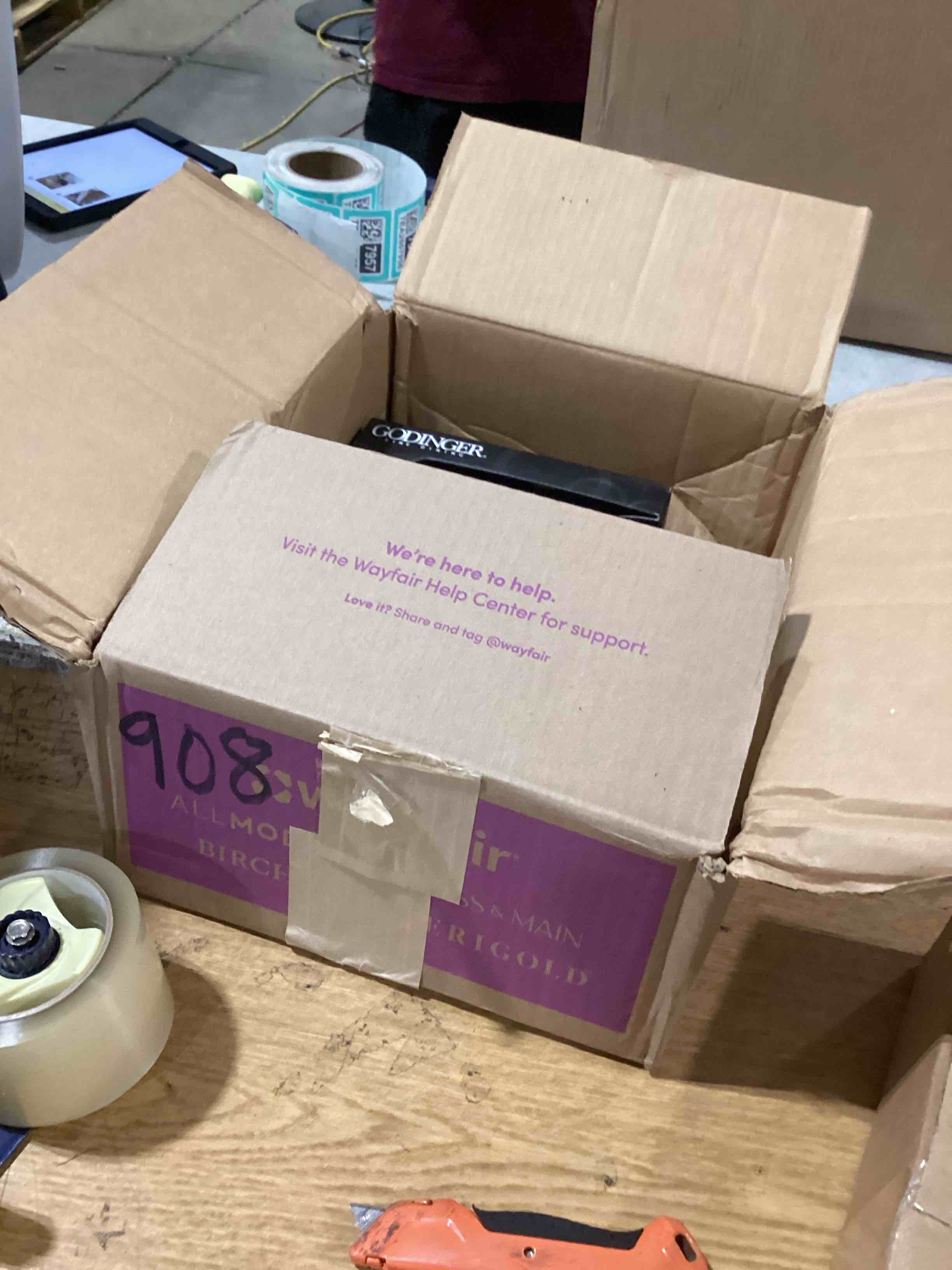 https://s3.amazonaws.com/lotting-images-prod/bidfta/PNK2595298_1752752765460.jpeg