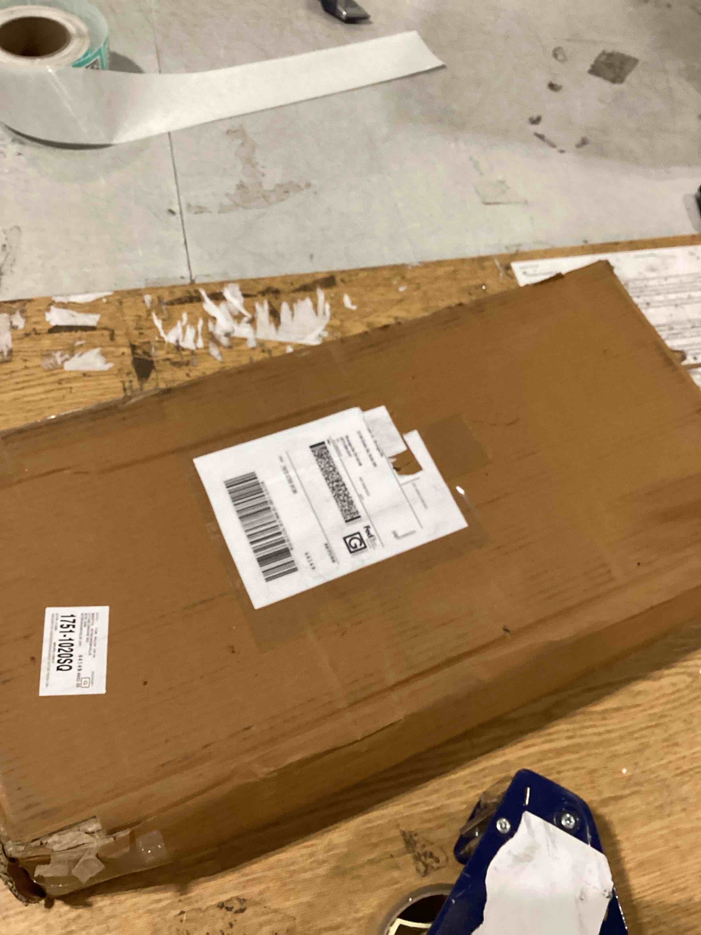 https://s3.amazonaws.com/lotting-images-prod/bidfta/PNK2595349_1752839632161.jpeg