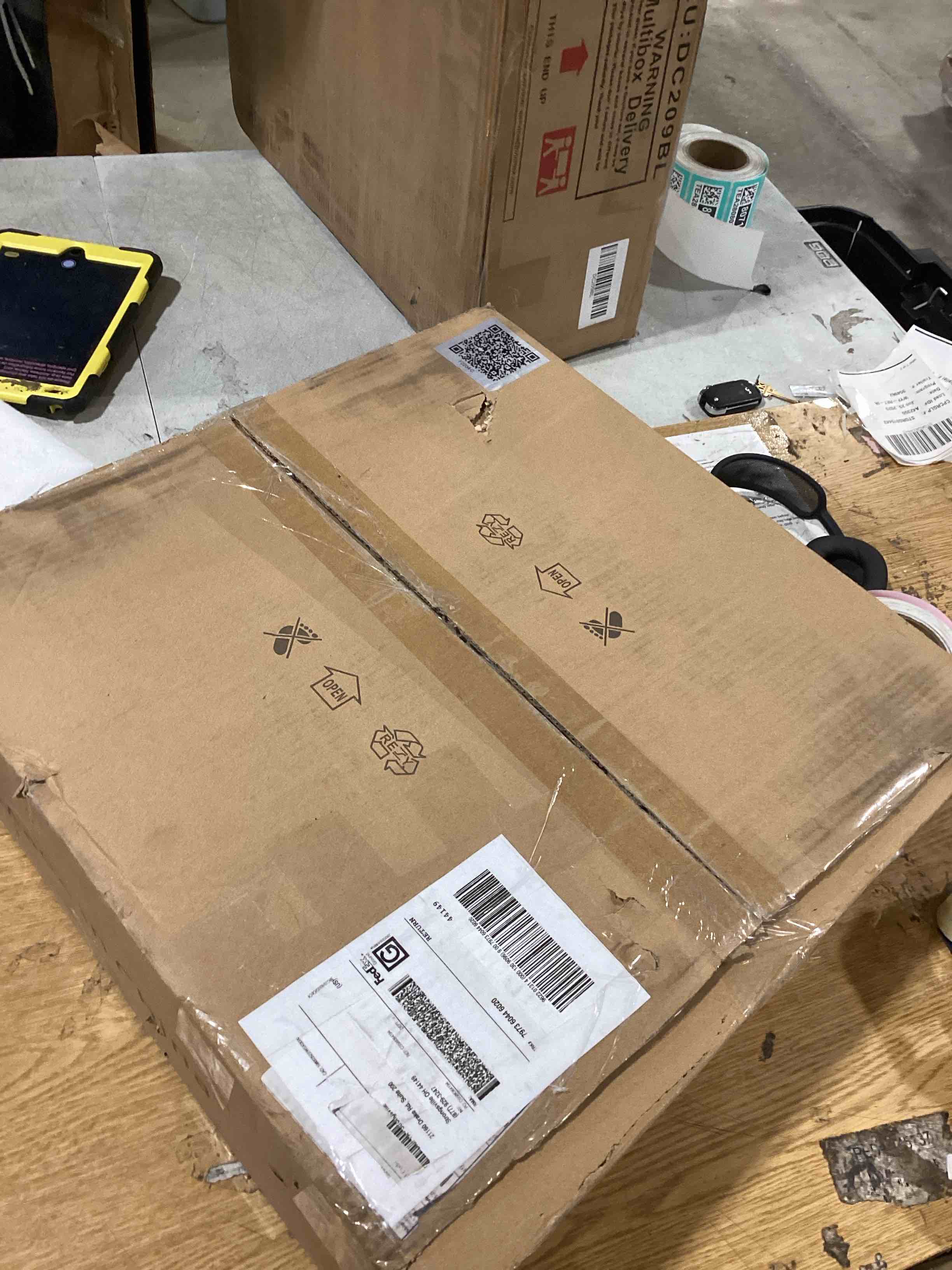 https://s3.amazonaws.com/lotting-images-prod/bidfta/PNK2595361_1752845218545.jpeg