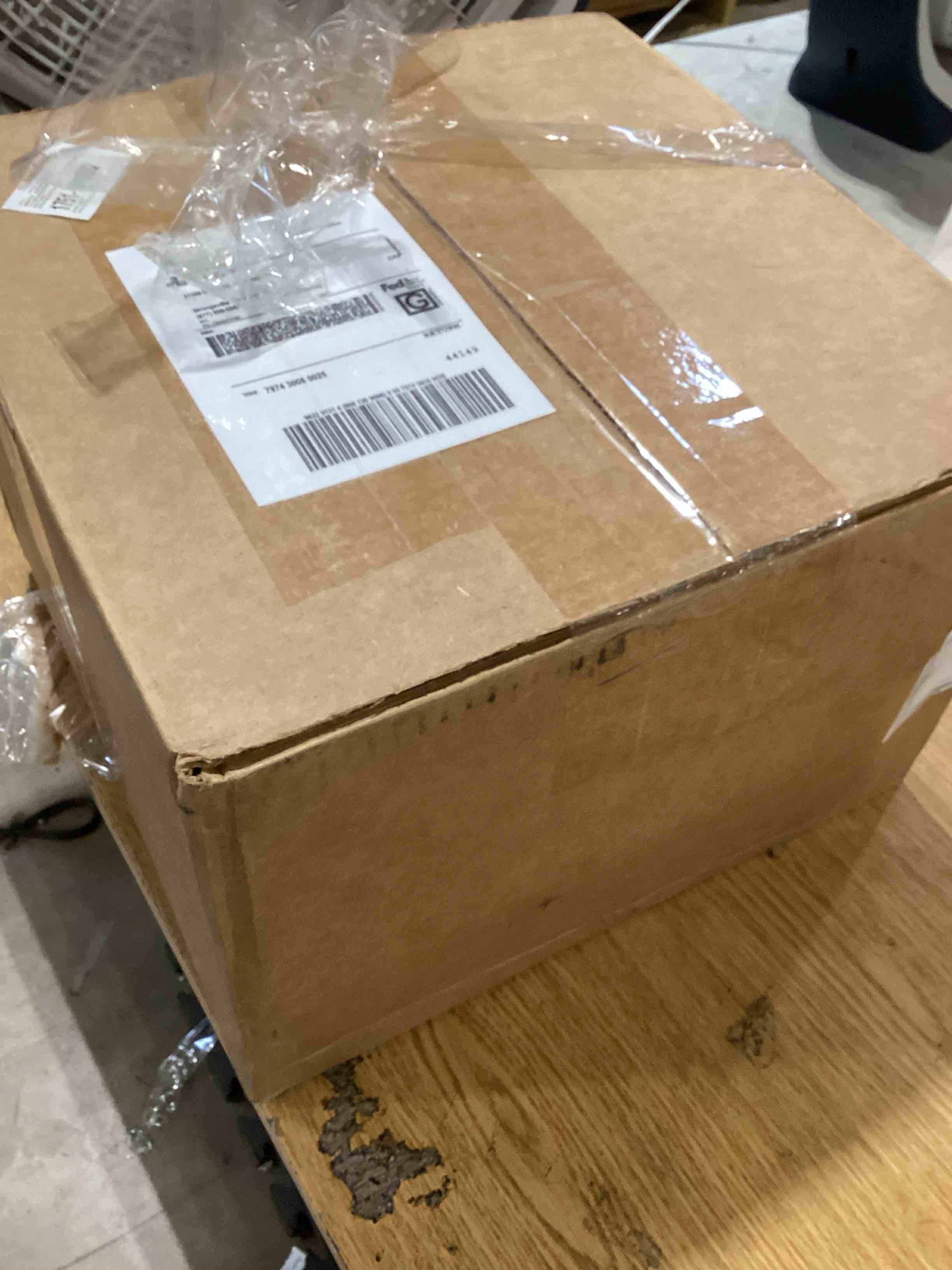 https://s3.amazonaws.com/lotting-images-prod/bidfta/PNK2595389_1753108084878.jpeg