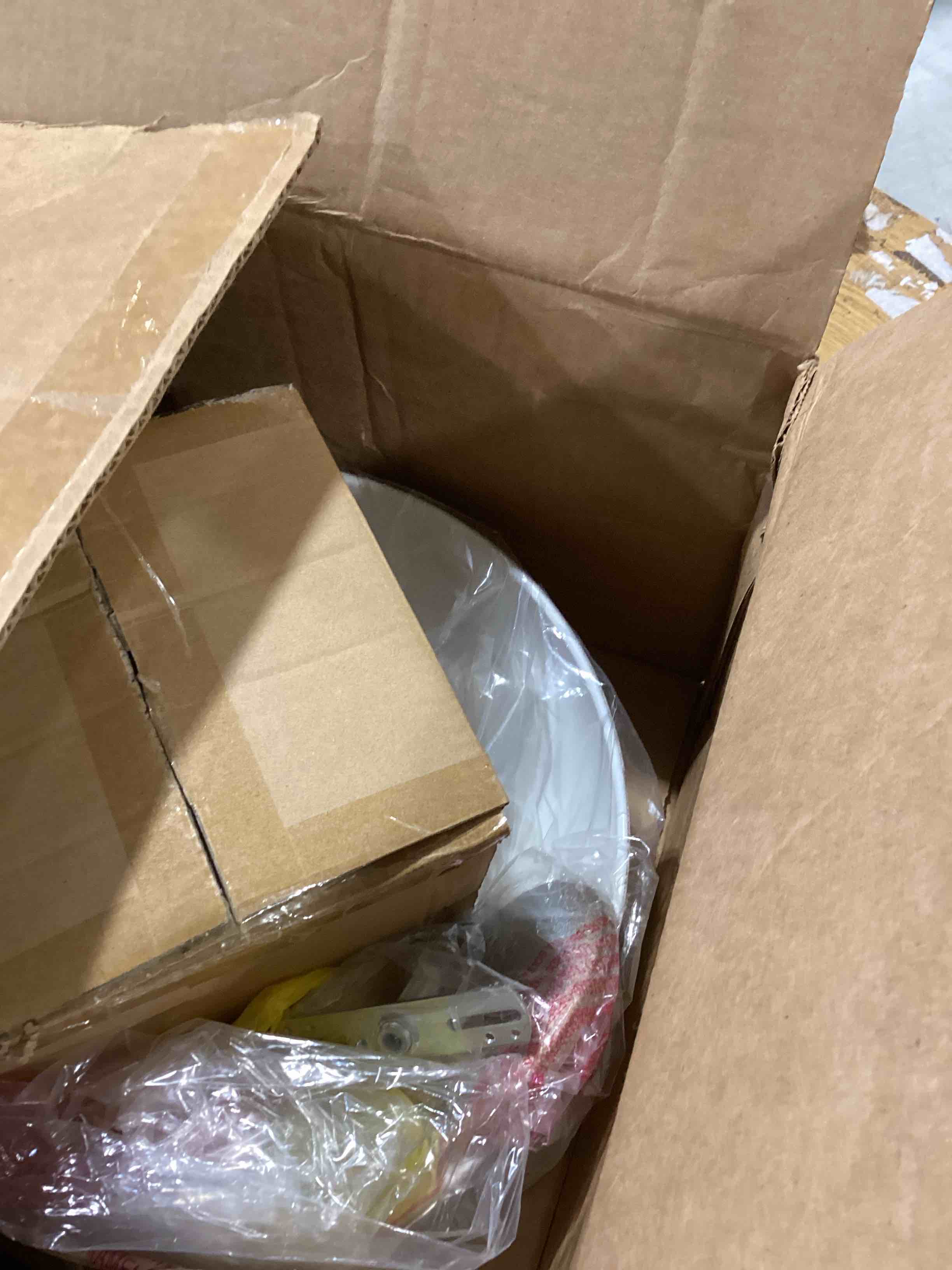 https://s3.amazonaws.com/lotting-images-prod/bidfta/PNK2595389_1753108240792.jpeg