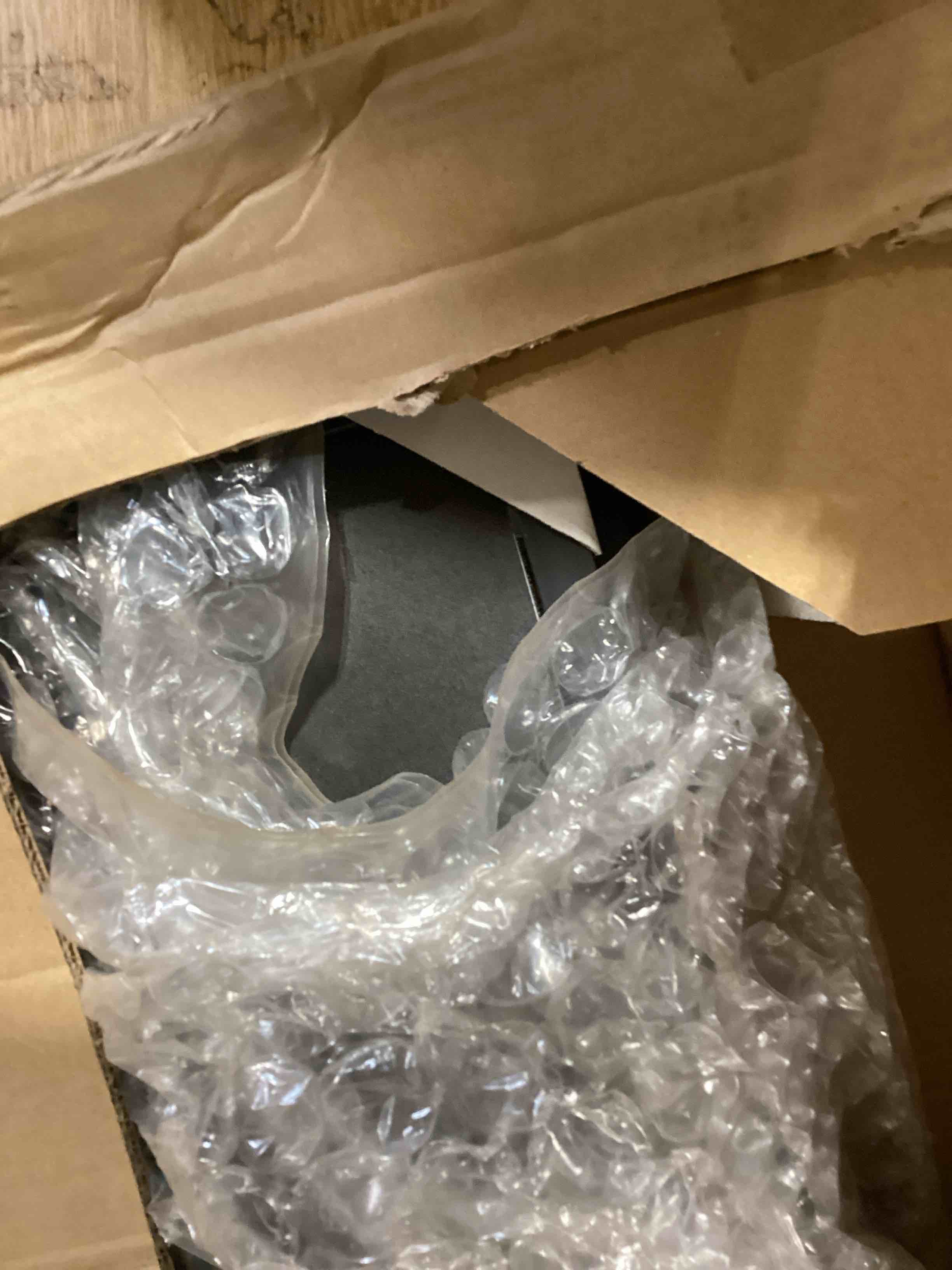 https://s3.amazonaws.com/lotting-images-prod/bidfta/PNK2595401_1753111165166.jpeg
