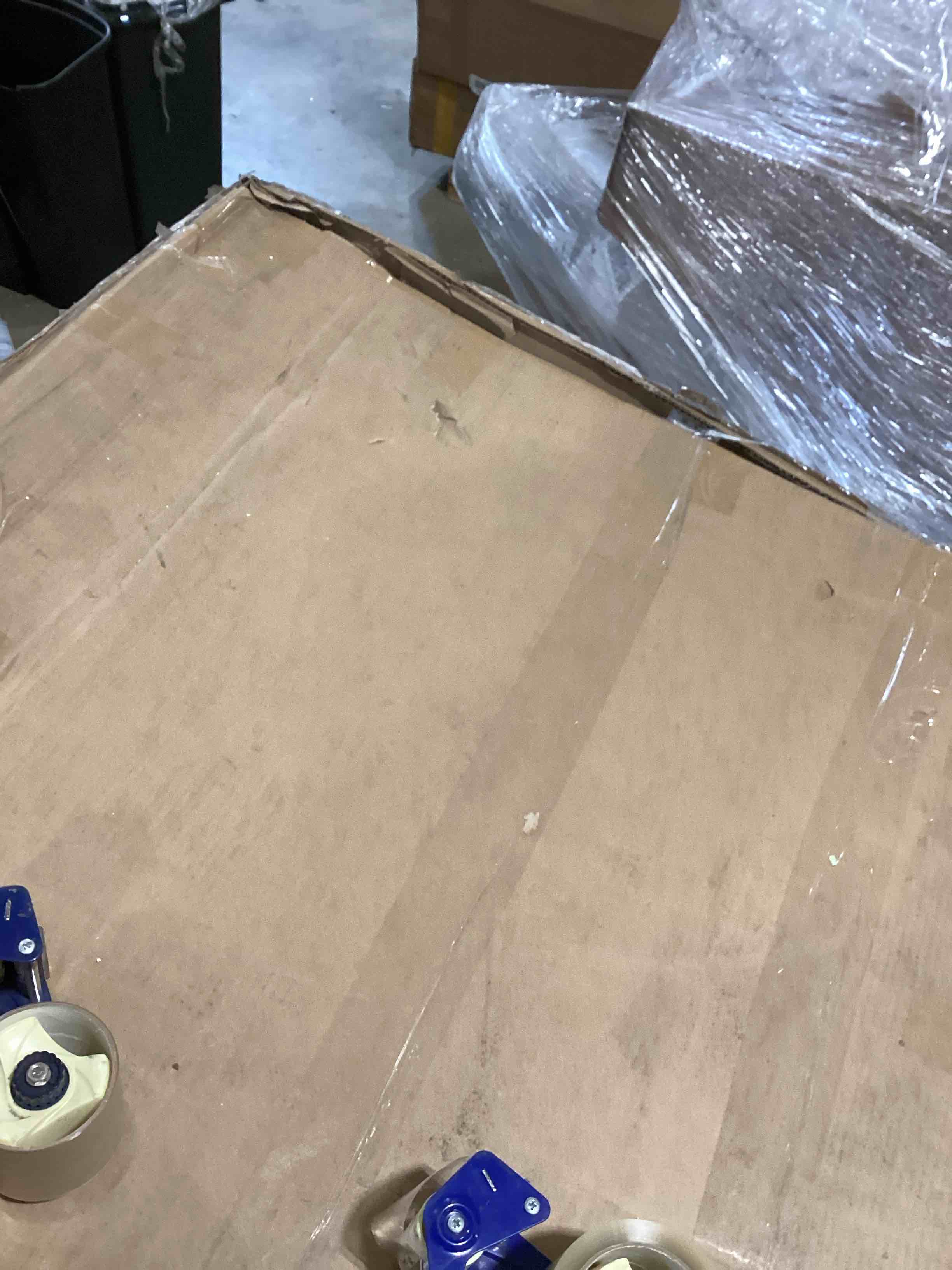 https://s3.amazonaws.com/lotting-images-prod/bidfta/PNK2595585_1753722784140.jpeg
