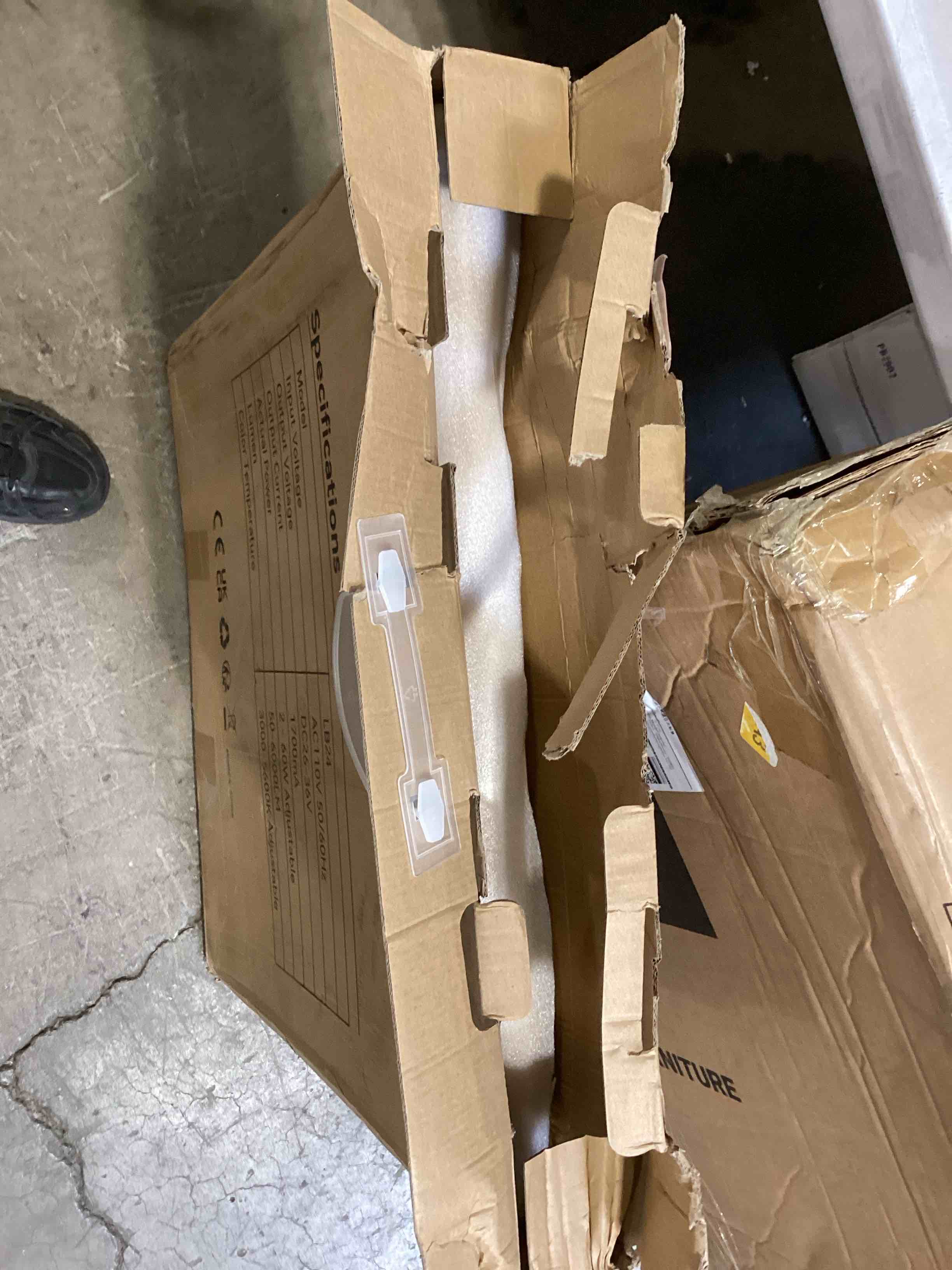 https://s3.amazonaws.com/lotting-images-prod/bidfta/PNK2596415_1754665975455.jpeg