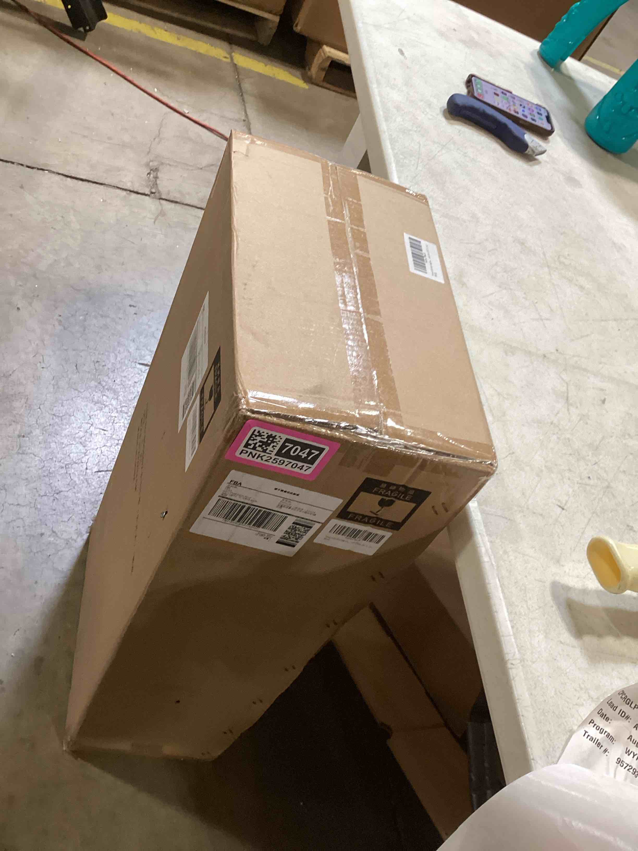 https://s3.amazonaws.com/lotting-images-prod/bidfta/PNK2597047_1755283814446.jpeg