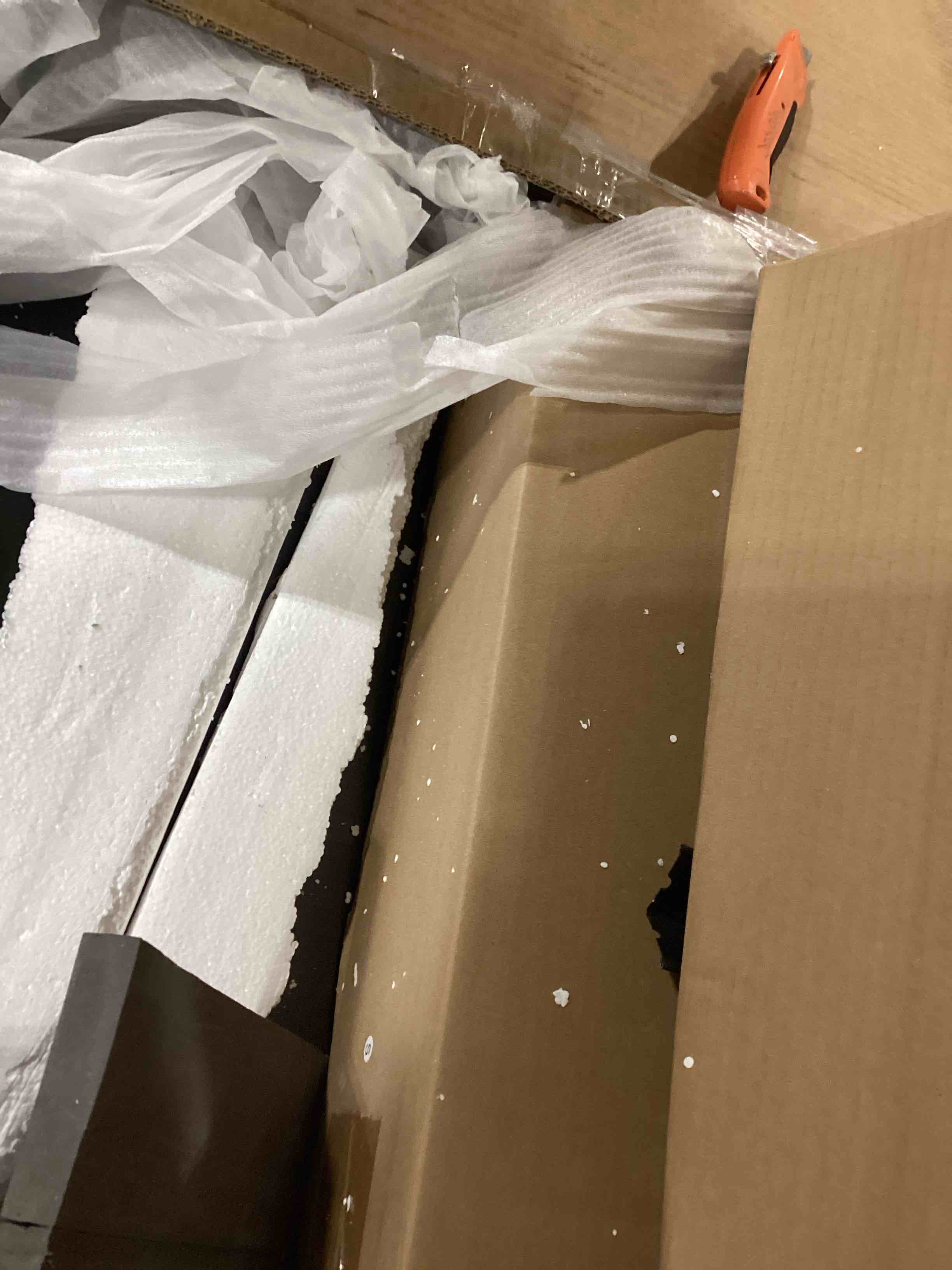 https://s3.amazonaws.com/lotting-images-prod/bidfta/PNK2599150_1752500876817.jpeg