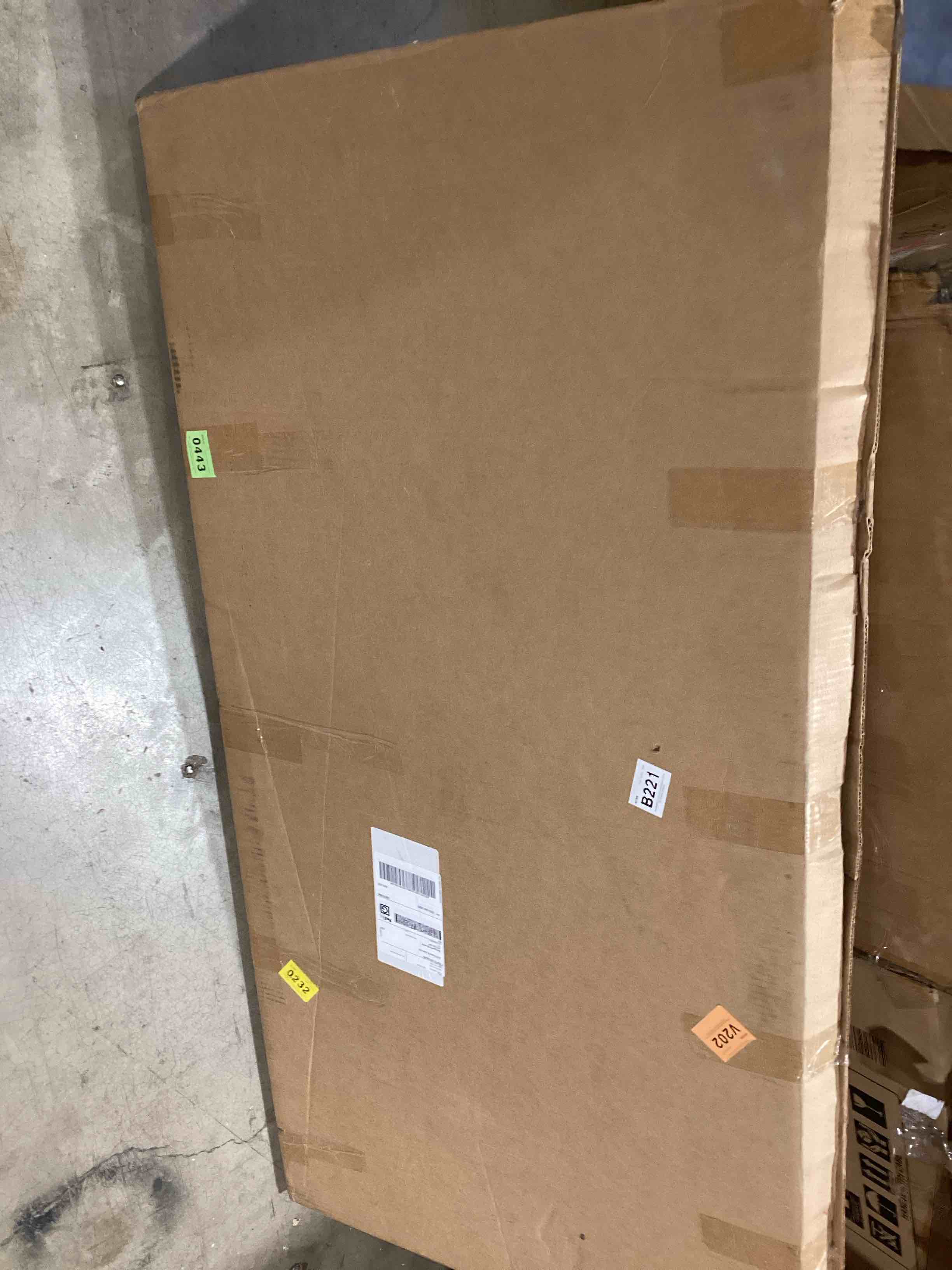 https://s3.amazonaws.com/lotting-images-prod/bidfta/PNK2599462_1752863514958.jpeg