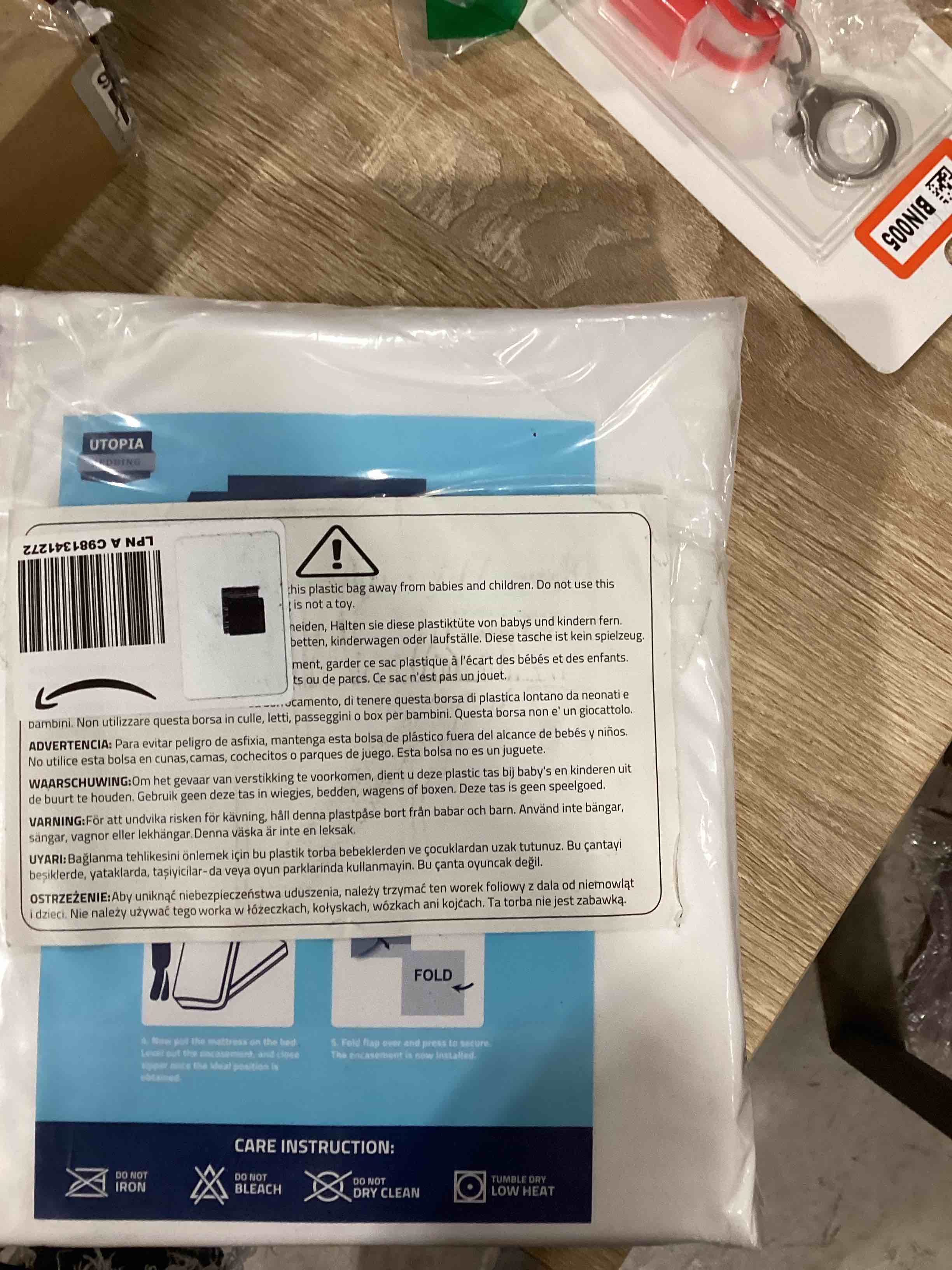 Utopia Bedding Waterproof Mattress Protector Full Size, Zippered Mattress Encasement Bed Bug and Dust Mite Proof, Absorbent Six-Sided Mattress Cover