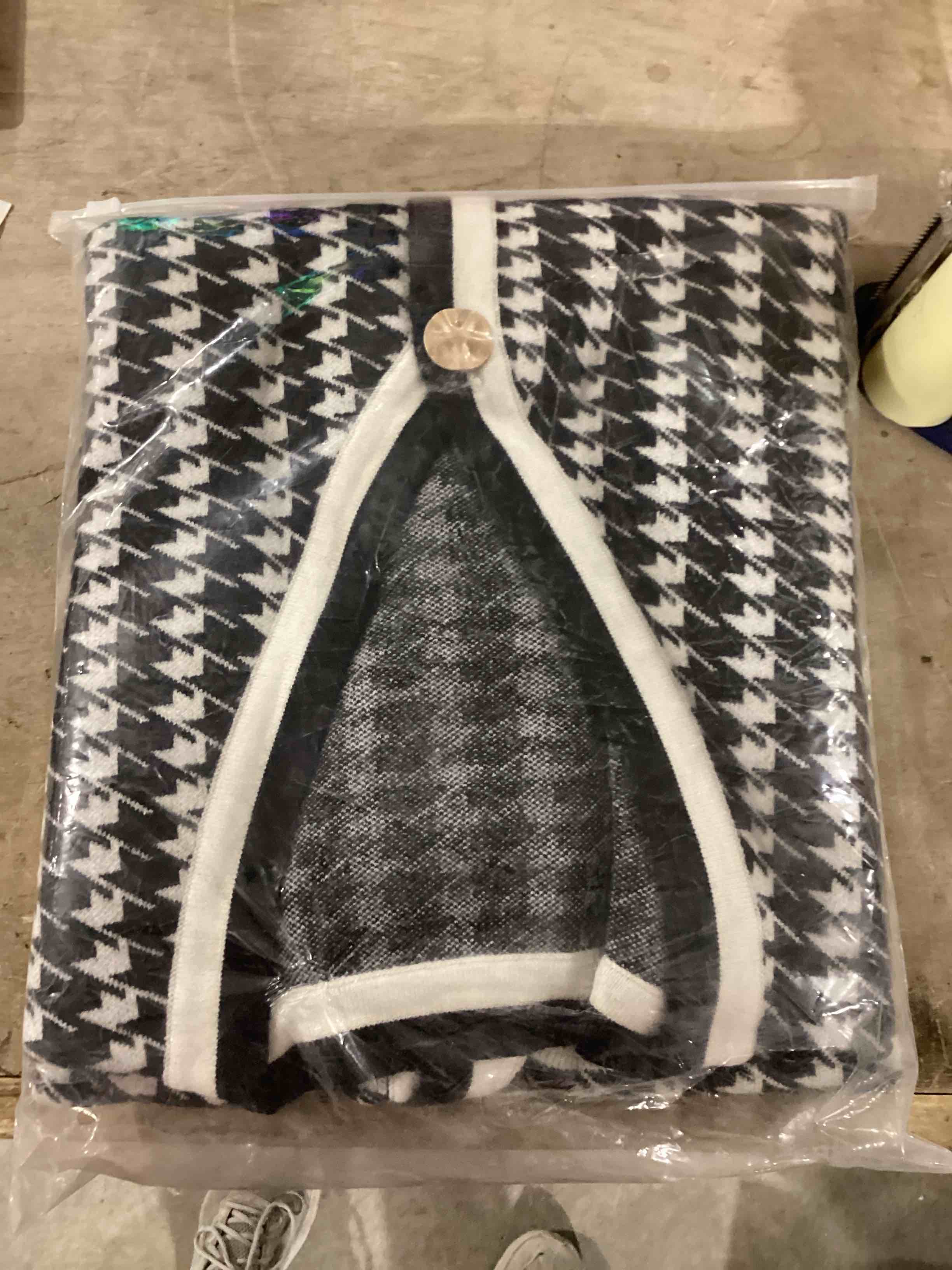 Condition photo showing Good Condition for Women's Houndstooth Knit Cardigan Sweater V-Neck Button-Down Jacket with Pockets Small Black