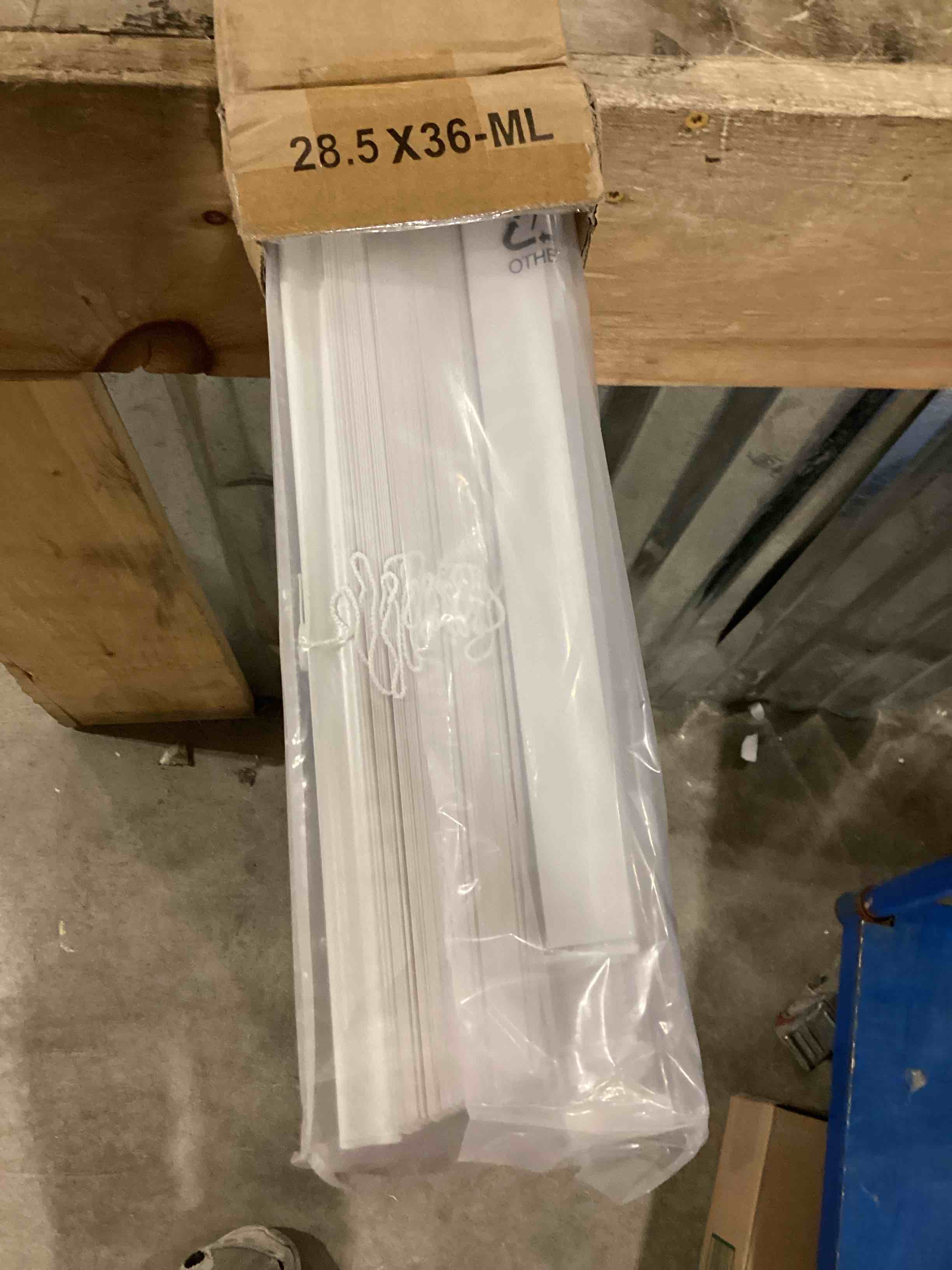 Condition photo showing Good Condition for No Tools No Drill Cordless Mini Blinds 29" Wx 36" H, 1" L-Shaped Blades, Horizontal Vinyl Blinds for Indoor Windows, White 29x36in