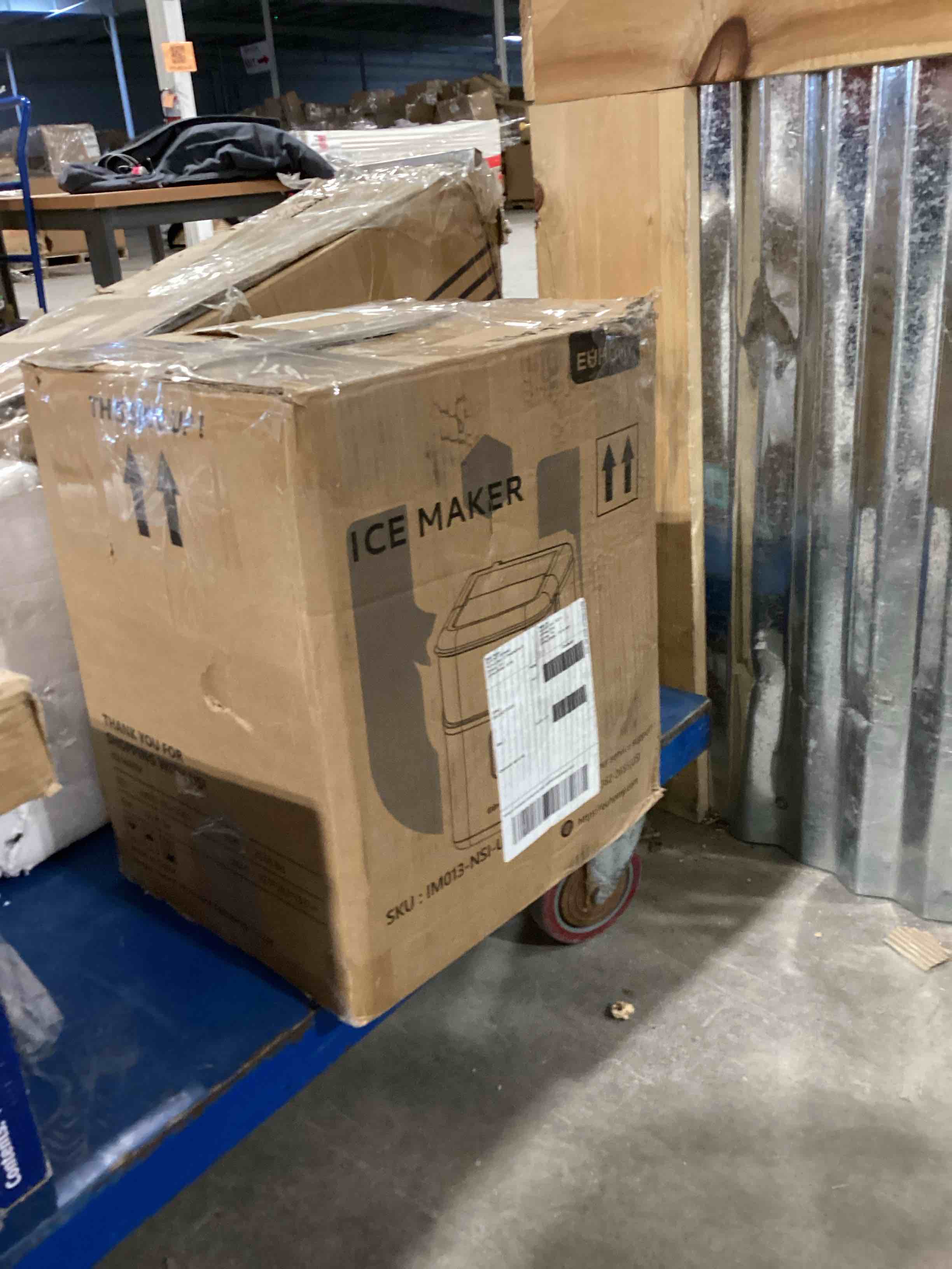 Condition photo showing Good Condition for Silonn Ice Maker Countertop, Portable Ice Machine with Carry Handle, Self-Cleaning Ice Makers with Basket and Scoop, 9 Cubes in 6 Mins, 26 lbs per Day, Ideal for Home, Kitchen, Camping, RV