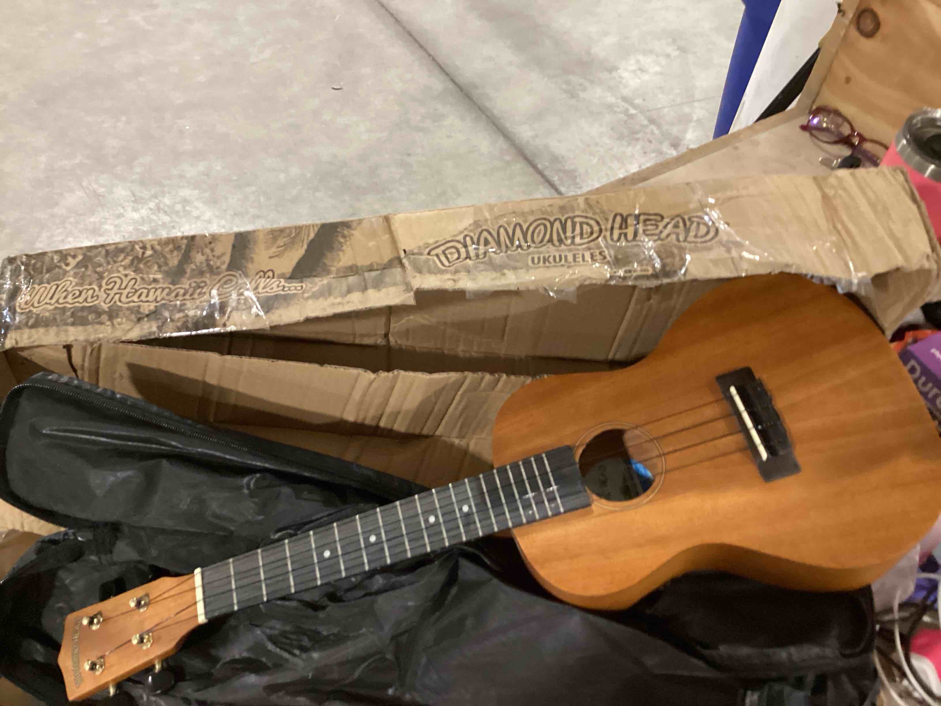 Condition photo showing Good Condition for Diamond Head DU-200B Deluxe Natural Mahogany Baritone Ukulele
