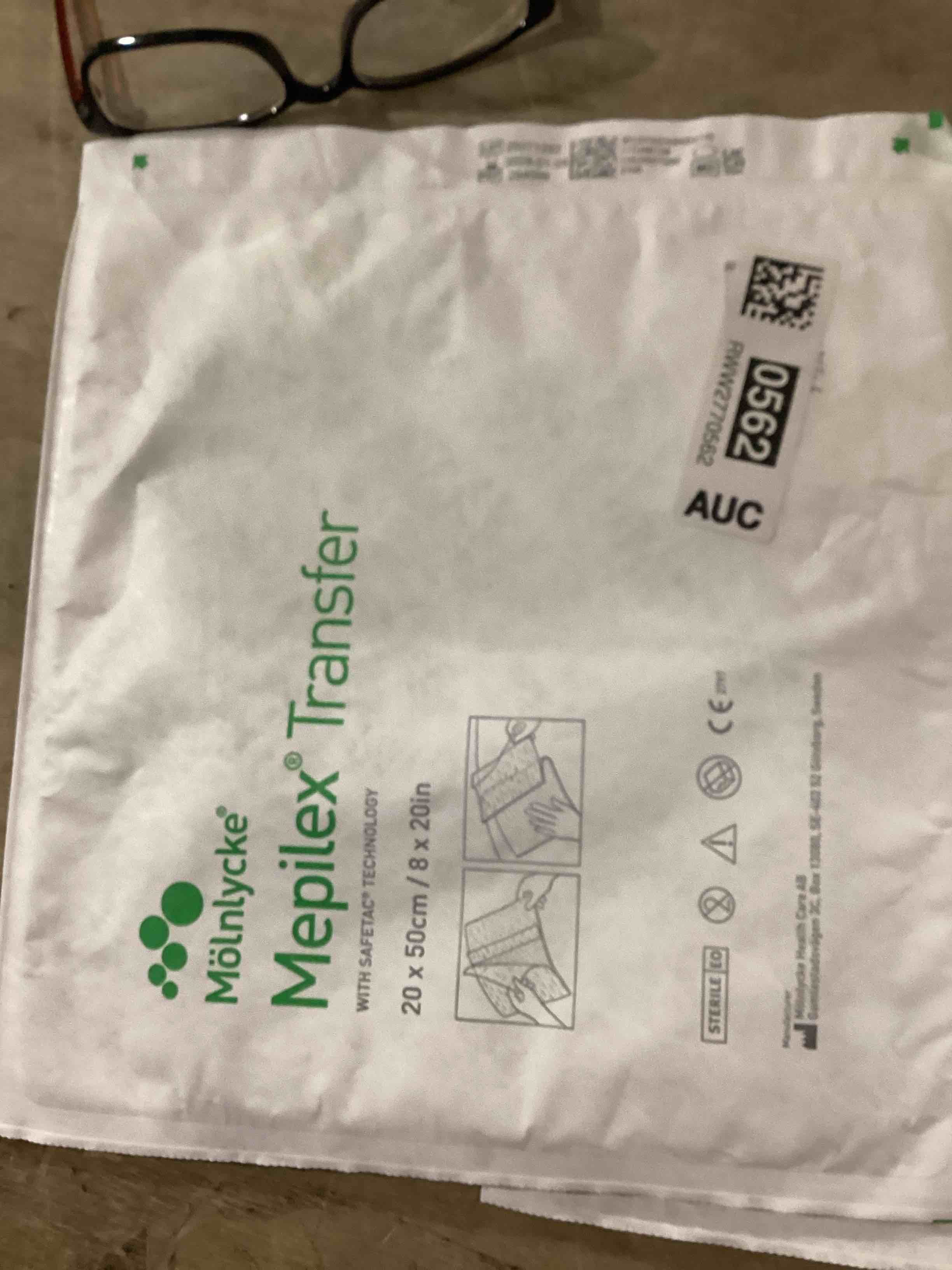 Condition photo showing New/Like New for Mepilex 294899 Transfer Soft Silicone Exudate Transfer Dressing, 8x10 Size, Each Dressing